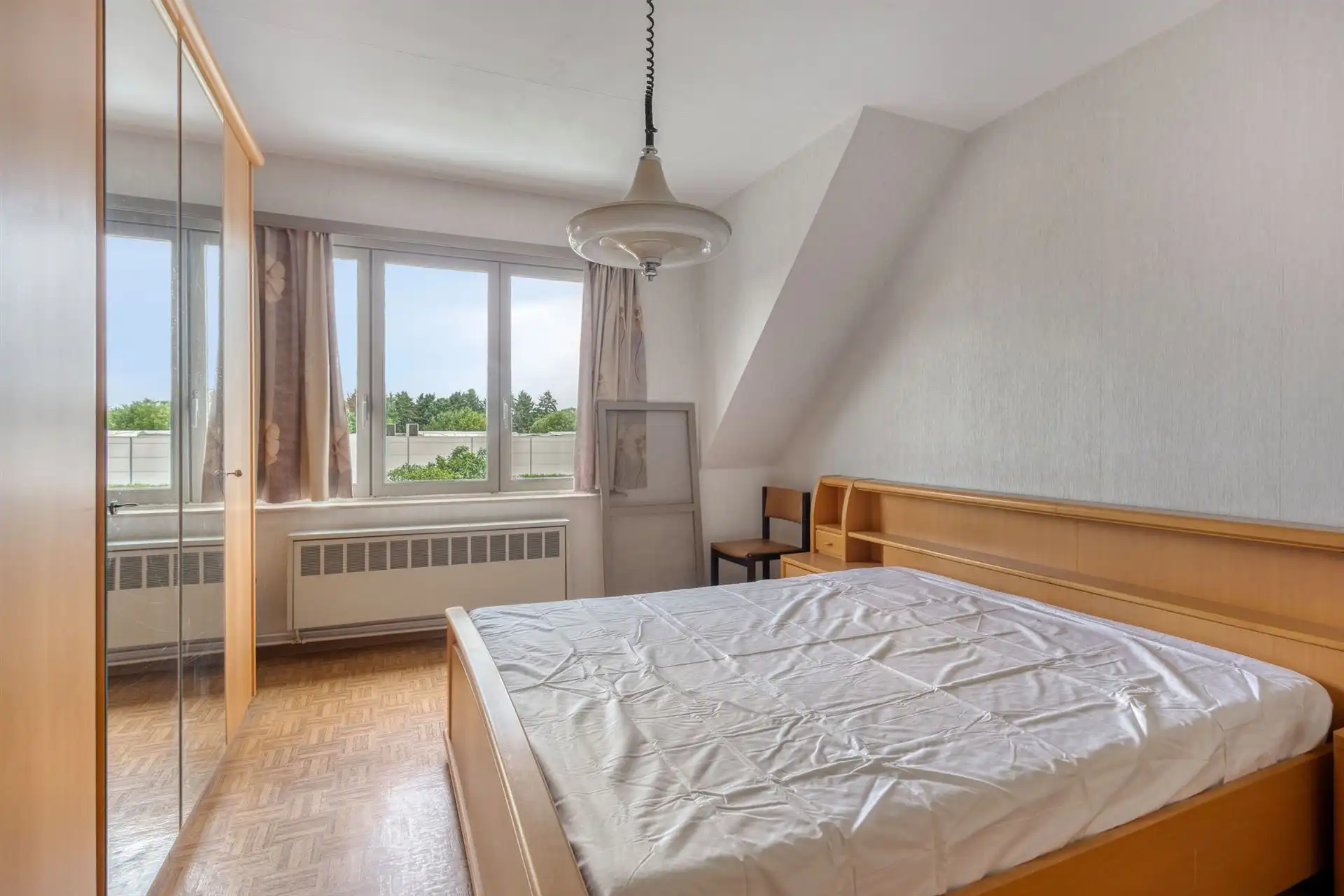 HOB bel-étage van 193m² met drie slpk's en ruime tuin! foto 14