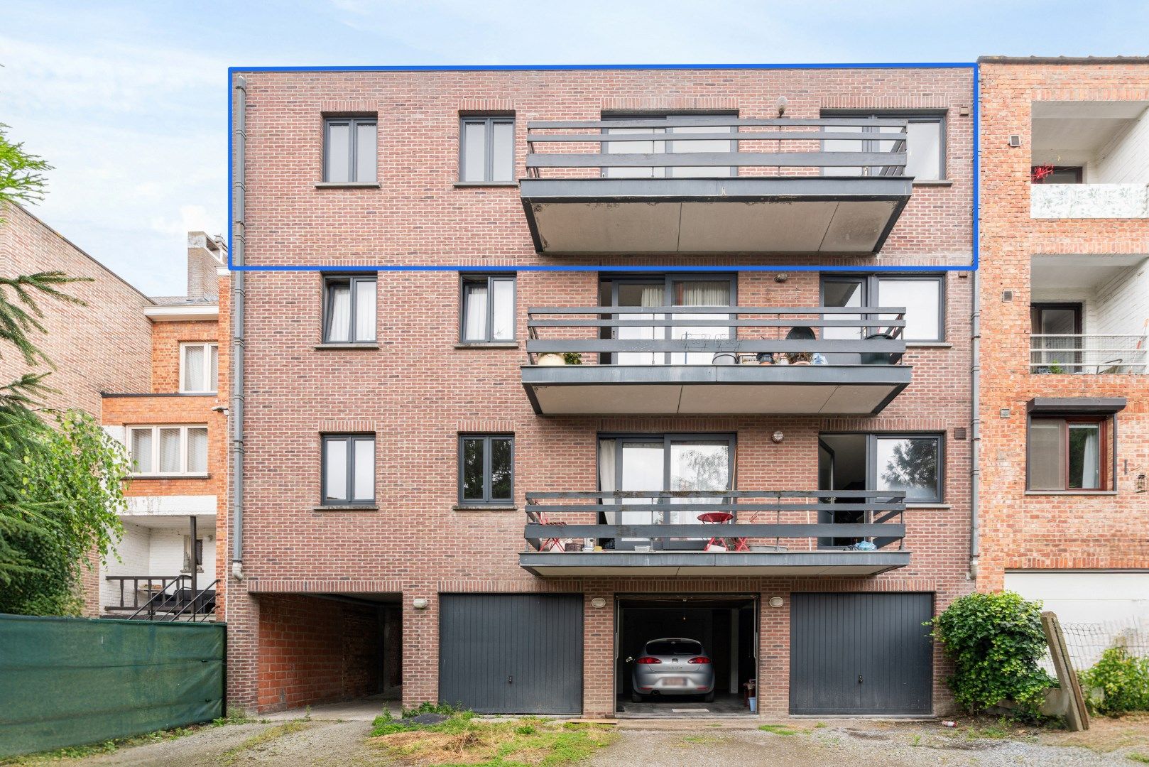 Ruim appartement met grote zolderruimte foto 3