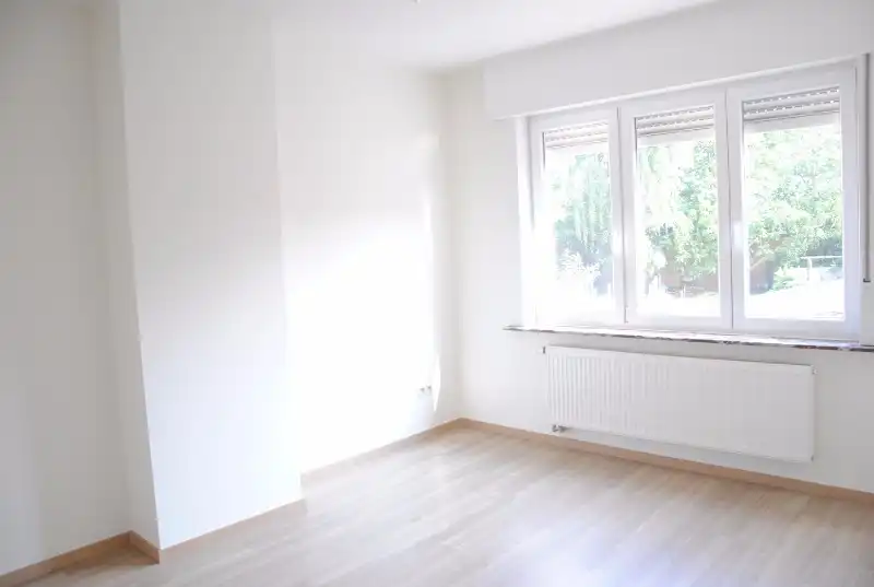 Mooi gerenoveerde lichtrijke woning te huur met zonnepanelen in Wevelgem foto 9