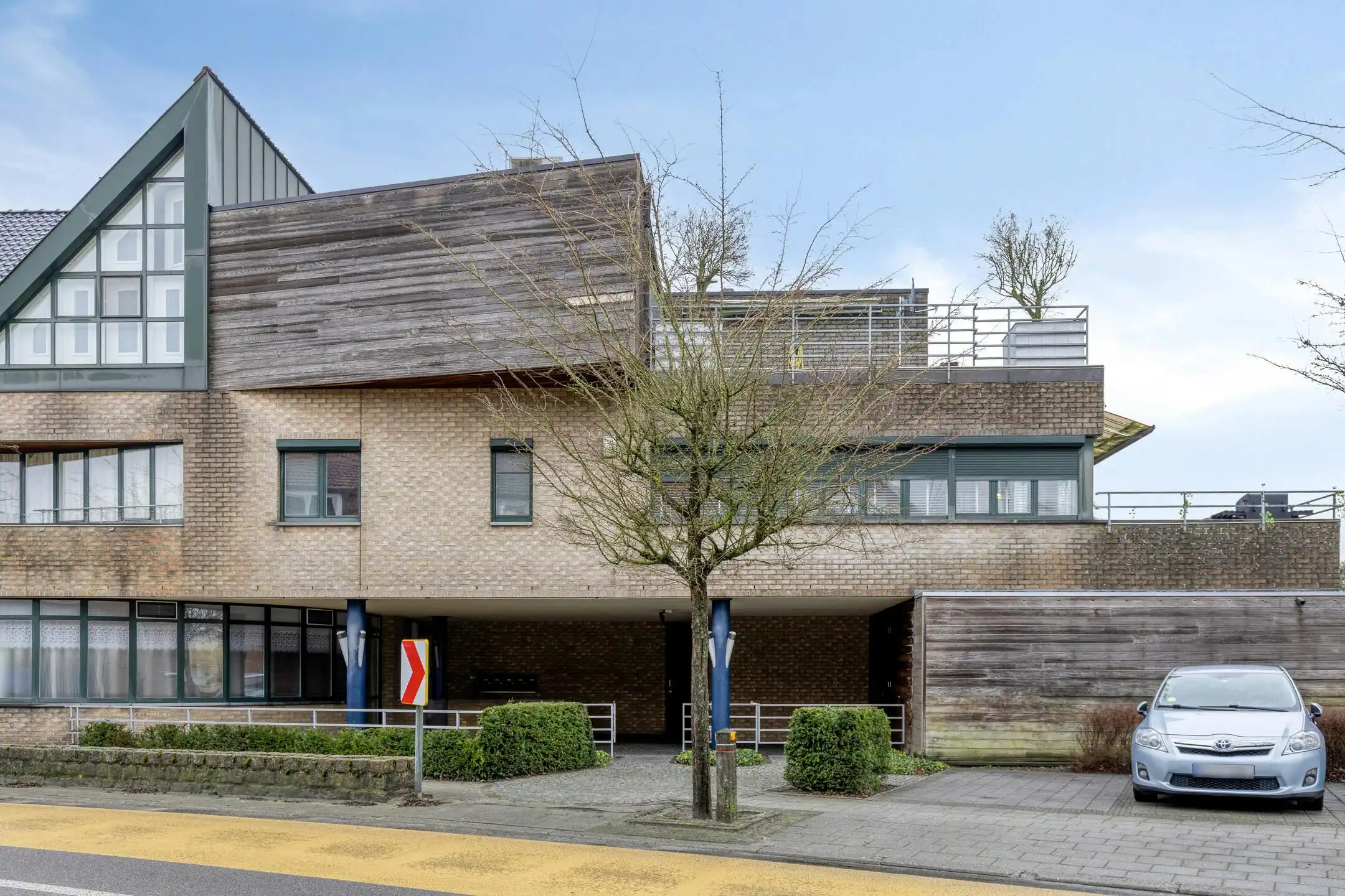 Appartement met drie slaapkamers en garage te koop! foto 3