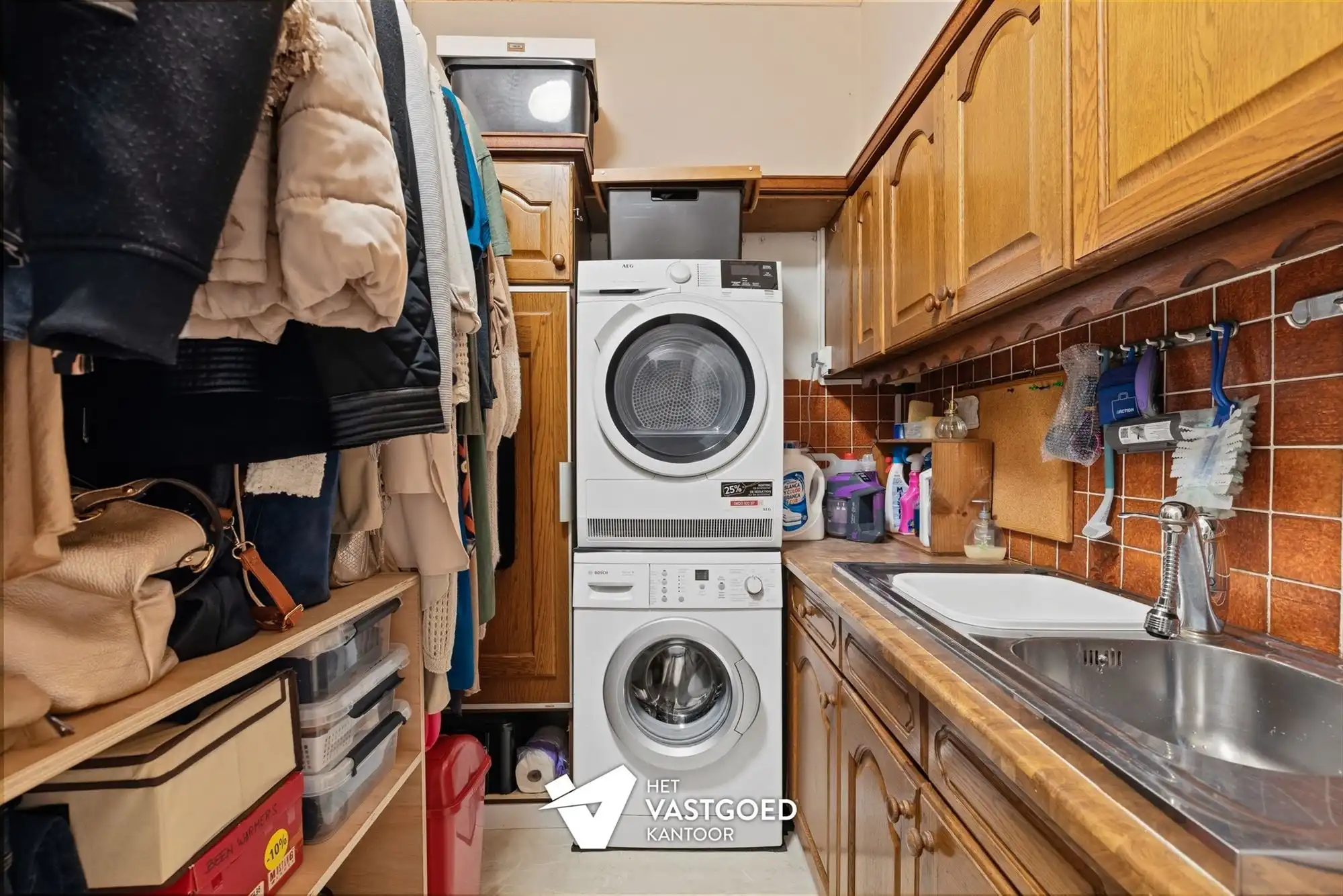 INSTAPKLAAR GELIJKVLOERS APPARTEMENT MET TERRAS, TUIN EN GARAGE foto 22