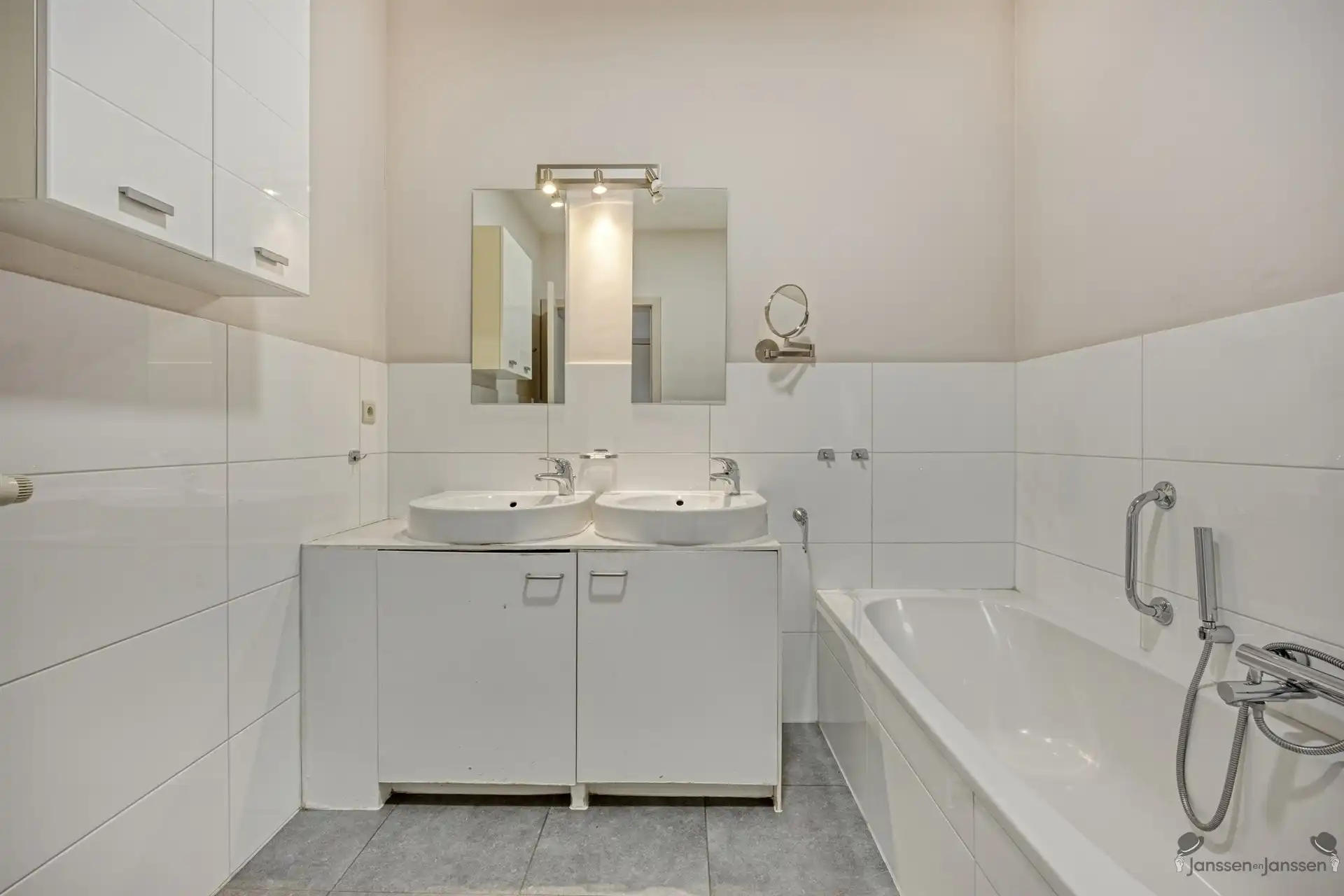 Ruim appartement met 3 slpk's, terras en 2 ondergrondse staanplaatsen foto 12