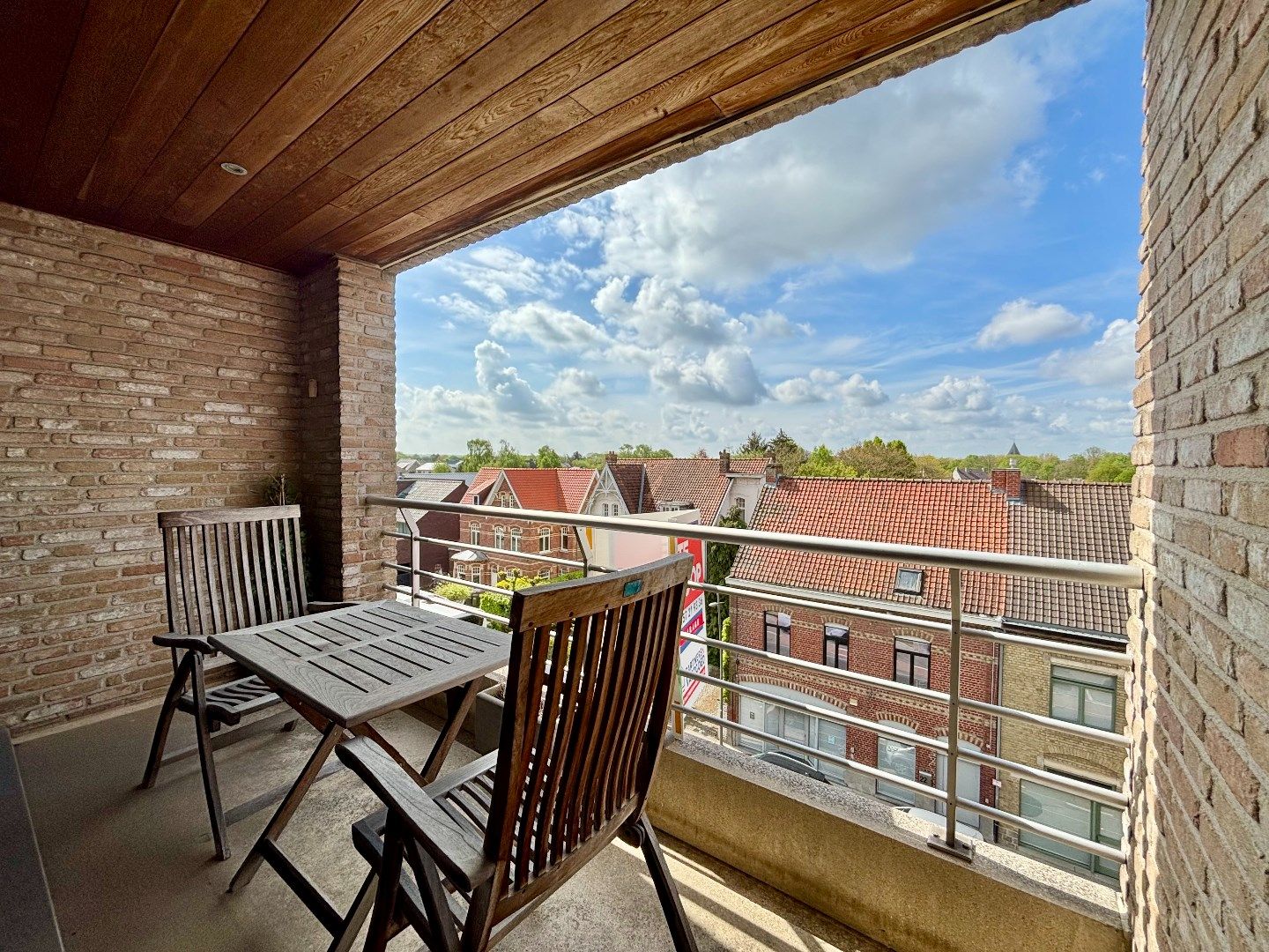 Ruim en kwalitatief afgewerkt appartement in het centrum Ieper foto 9