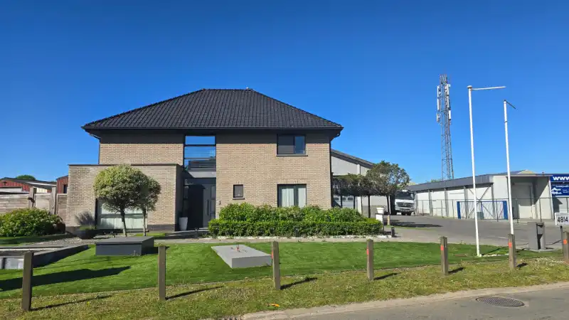 Magazijn met villa te huur foto 4