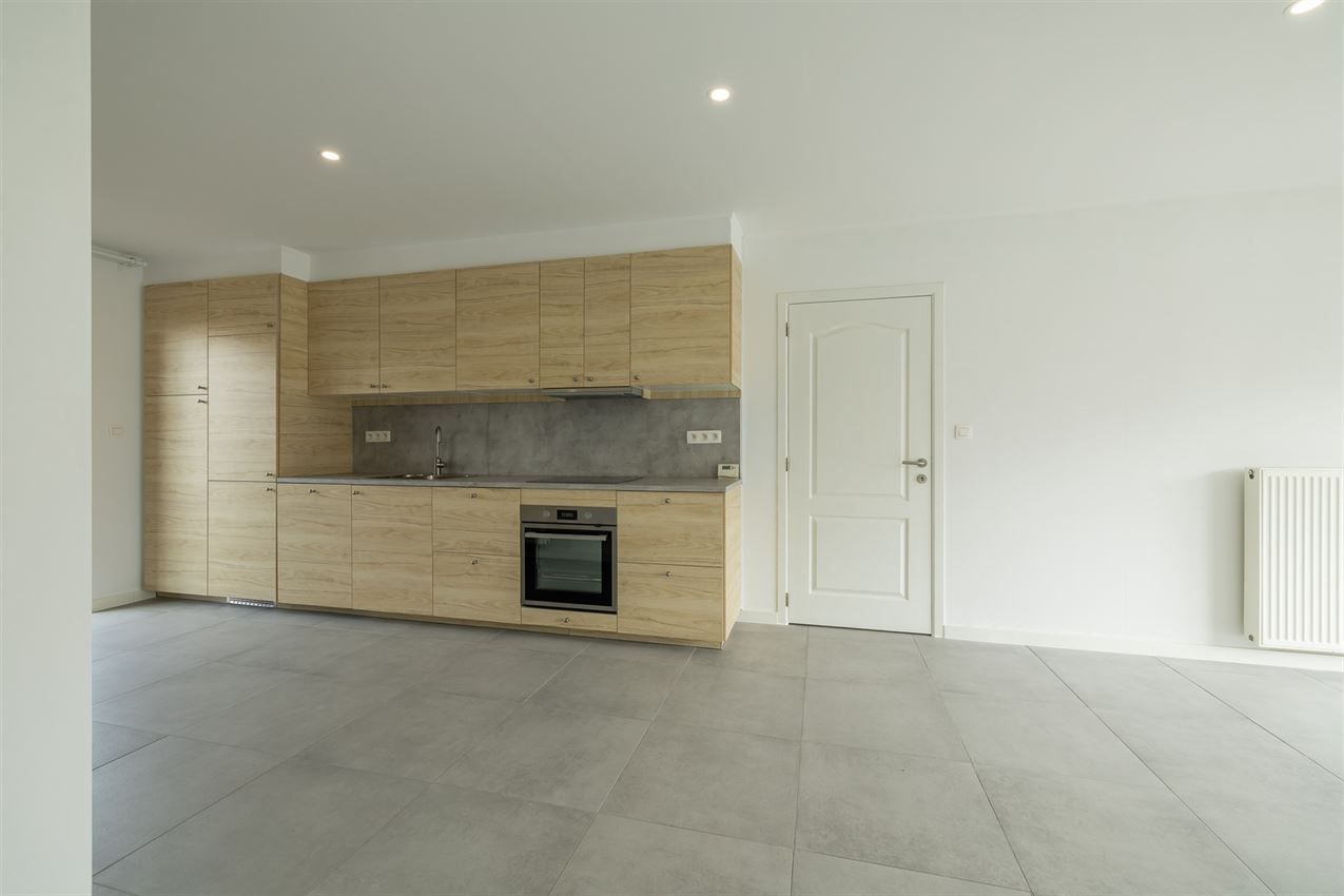 Gelijkvloers appartement, twee slpk., autostaanplaats foto 5