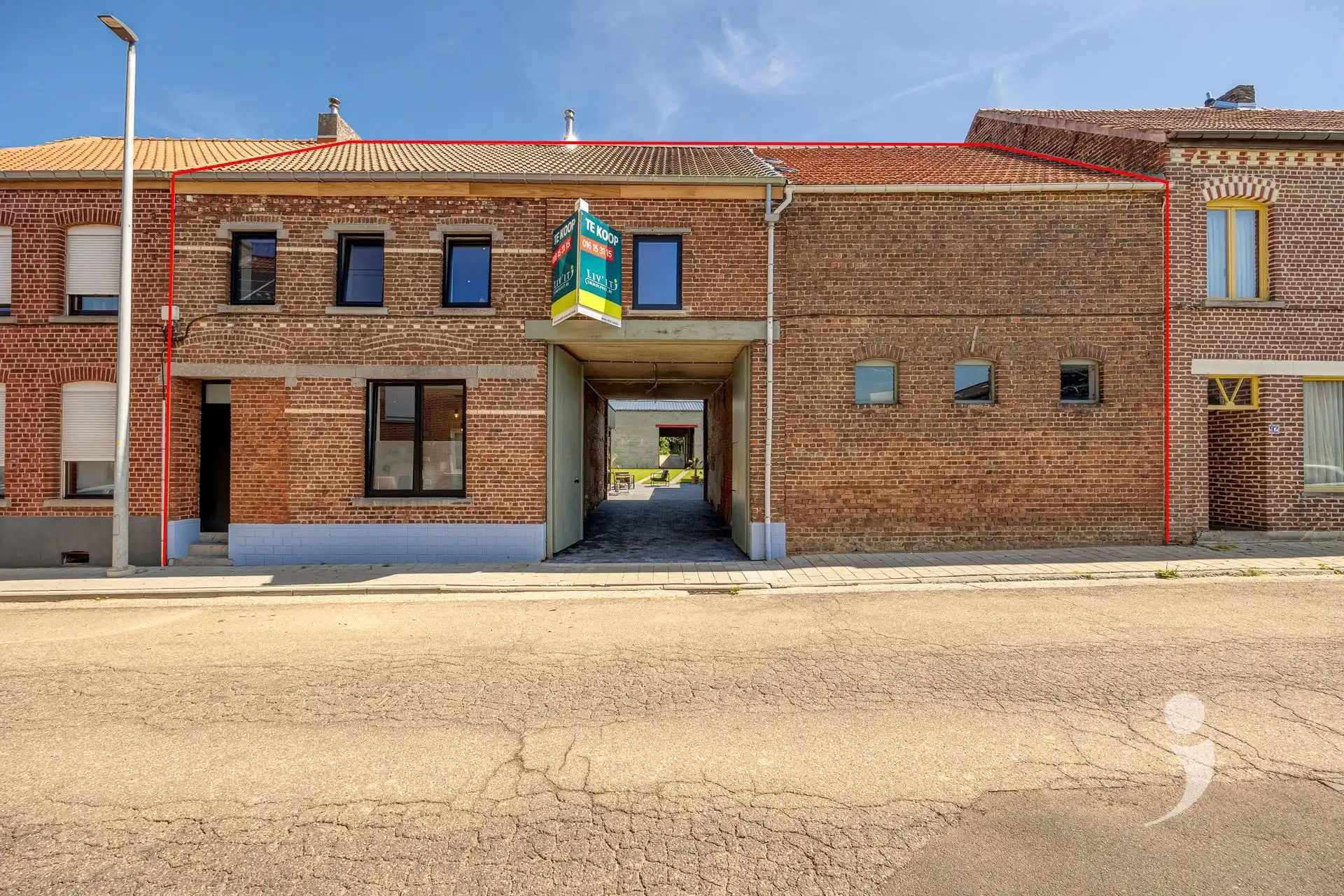 Volledig gerenoveerde hoeve met loods én verkavelingsmogelijkheid foto {{pictureIndex}}