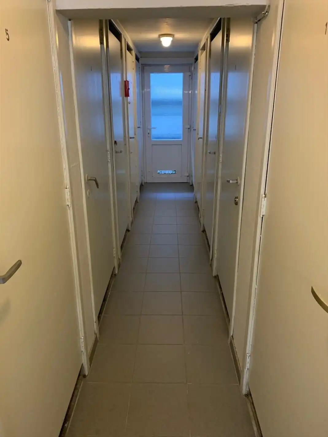 Ongemeubeld éénslaapkamer-appartement met frontaal zeezicht foto 15