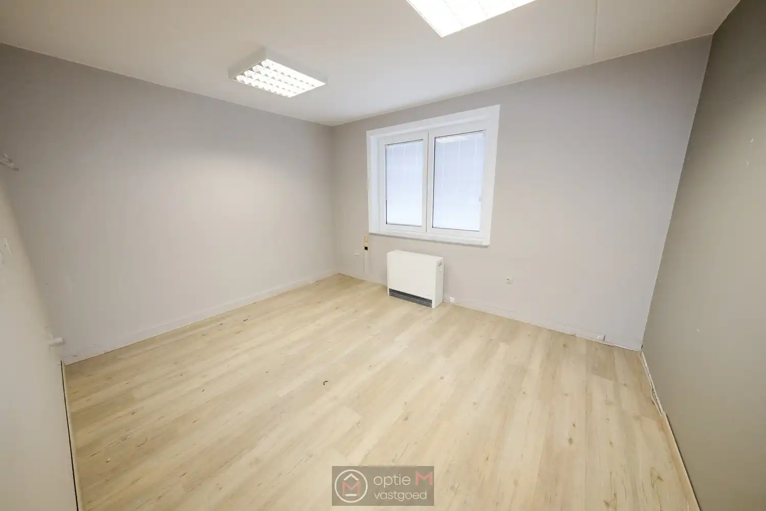 RUIM KANTOORGEBOUW OP TOPLIGGING IN BILZEN foto 17