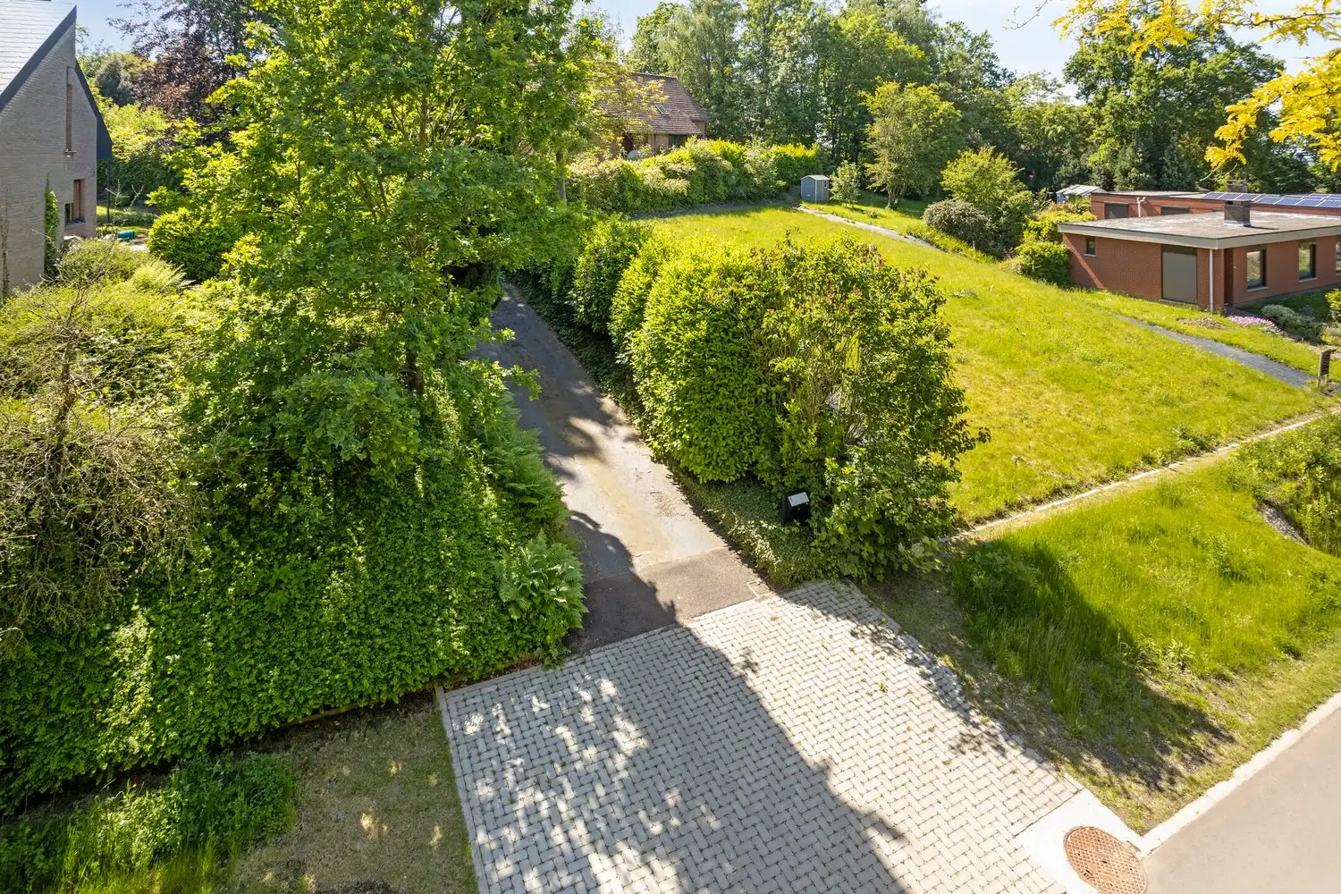 Prachtige, achterin gelegen villa op 22a15ca foto 3
