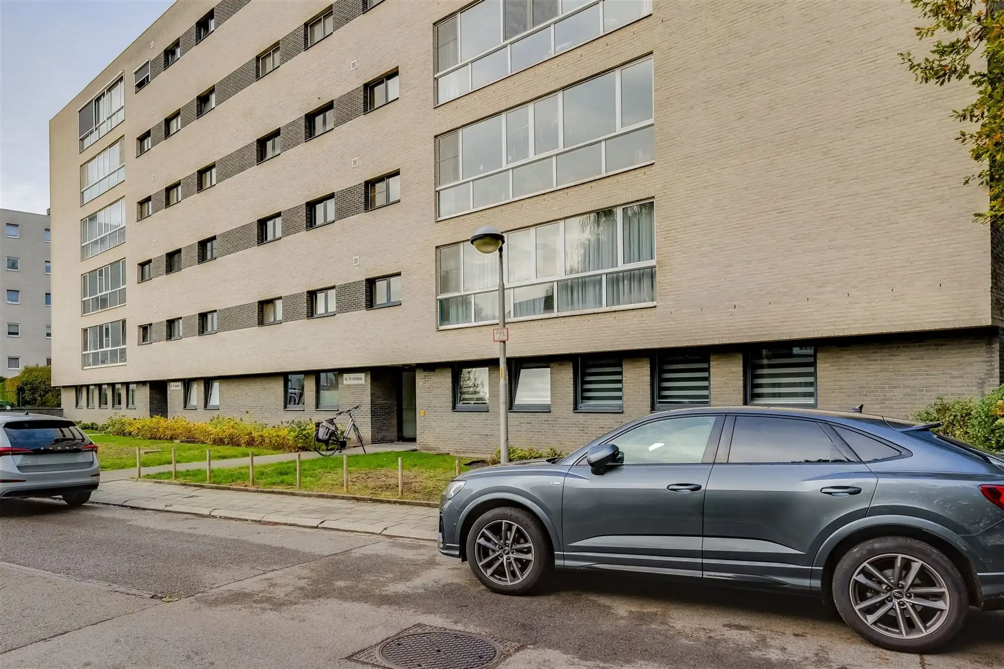 Ruim 2 slpk appartement, terras en P te Hoboken foto {{pictureIndex}}