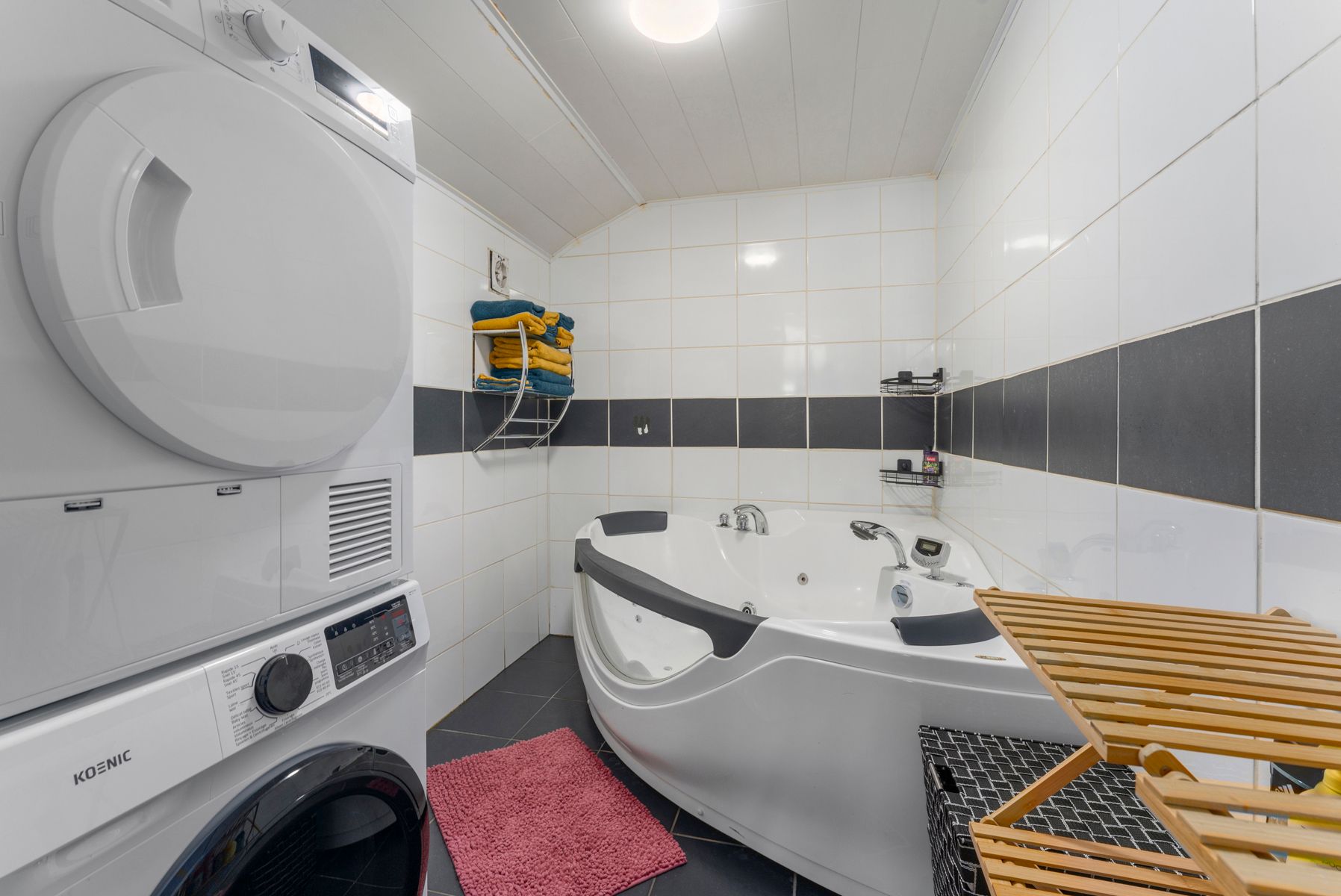 Centraal gelegen gerenoveerde rijwoning met 3 slpk en tuin foto 17