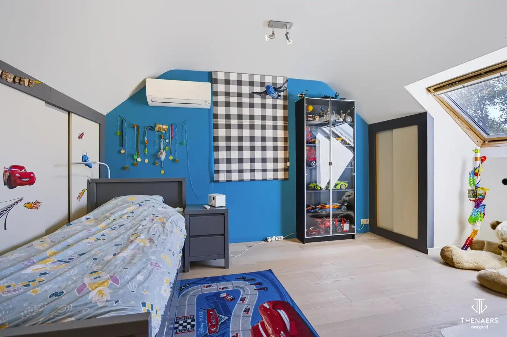 Ruime en karaktervolle woning met 4 slaapkamers, 2 badkamers en prachtige tuin – optioneel met achterliggende weide. foto 37