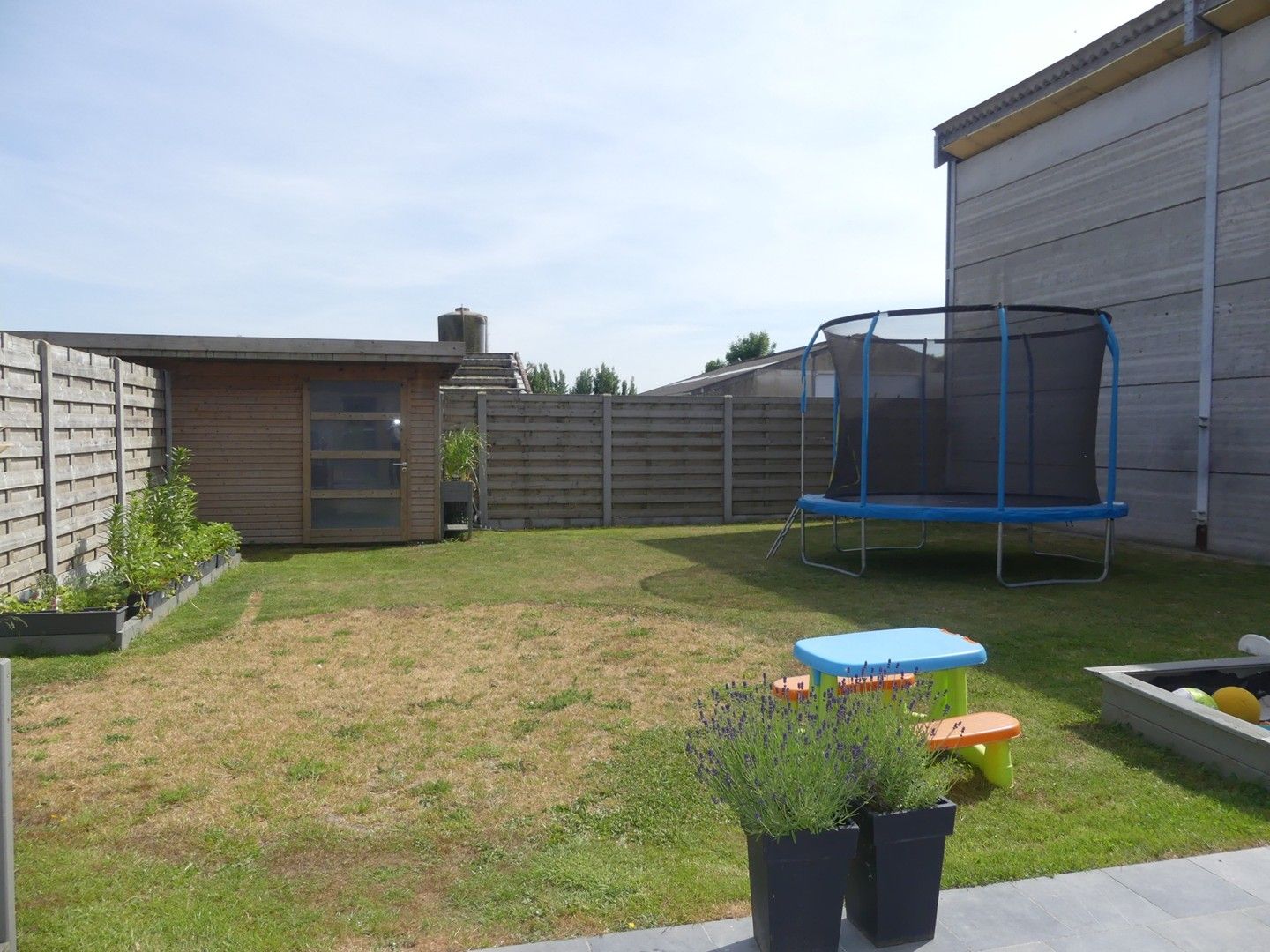 Recente nieuwbouw en lage energiewoning met tuin foto 13