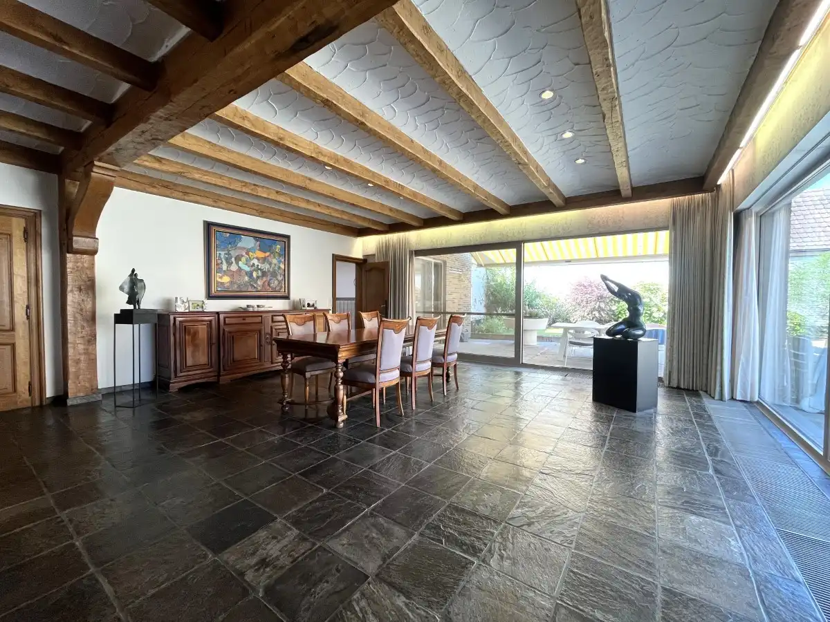 Langemark-Poelkapelle – Ruime hoekwoning met praktijkruimte en 3 garages foto 18