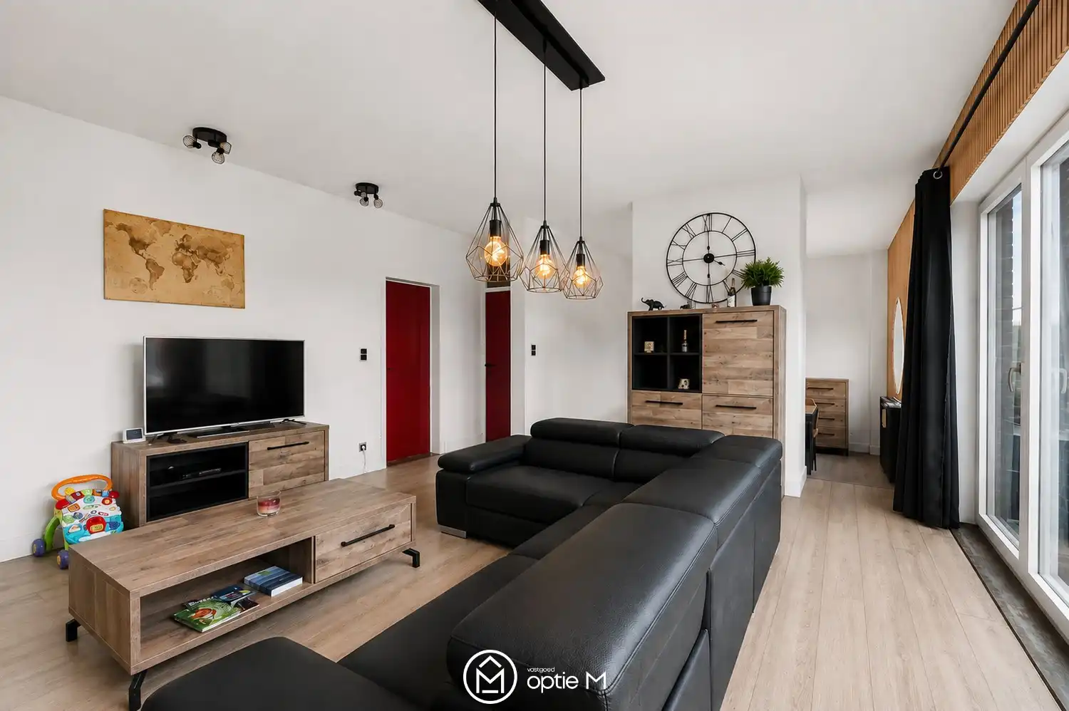 VERRASSEND RUIME HALFOPEN WONING MET 361 M², 5 SLAAPKAMERS EN TAL VAN MOGELIJKHEDEN foto 5