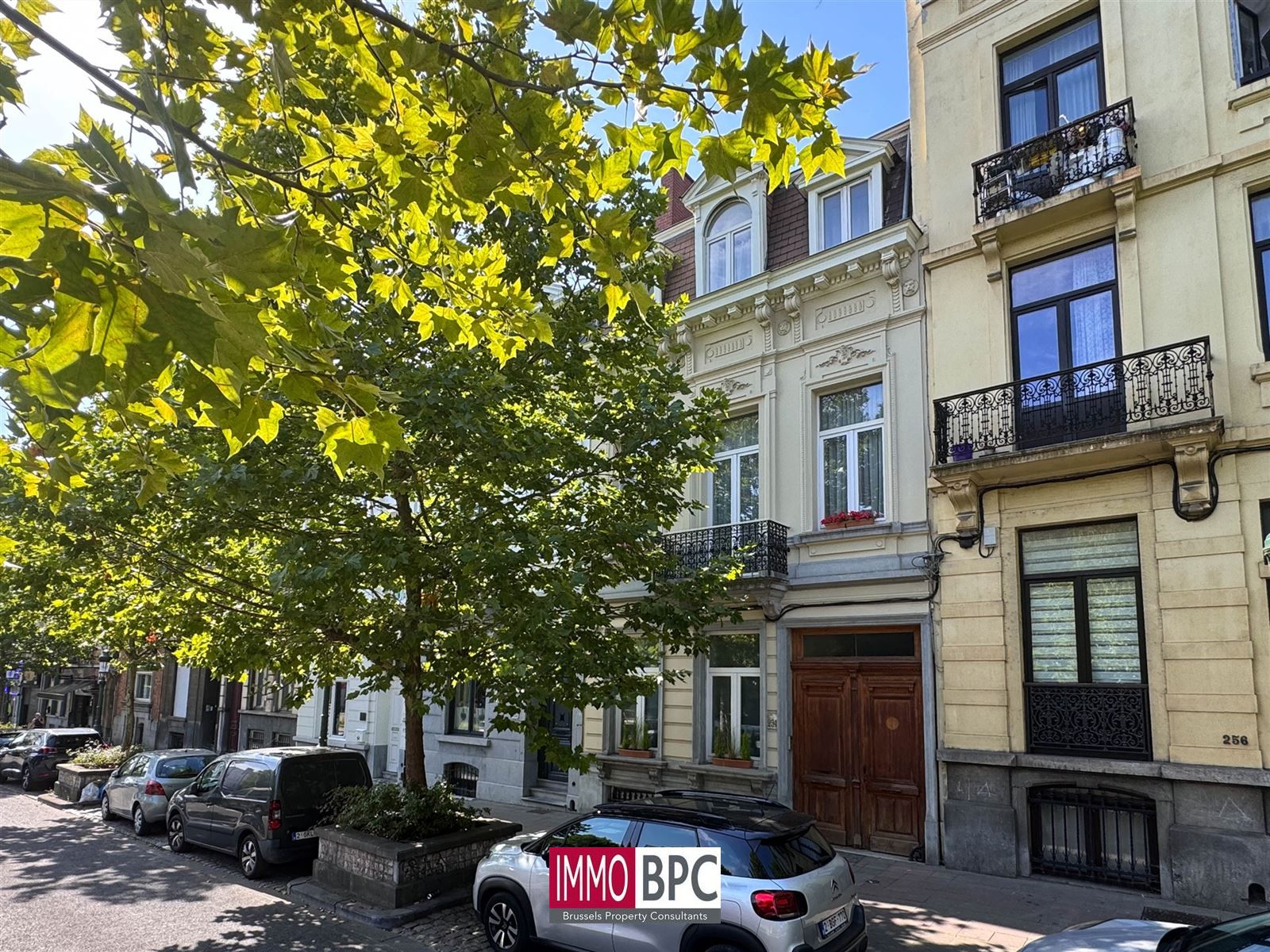 Prachtige herenwoning in Koekelberg foto {{pictureIndex}}