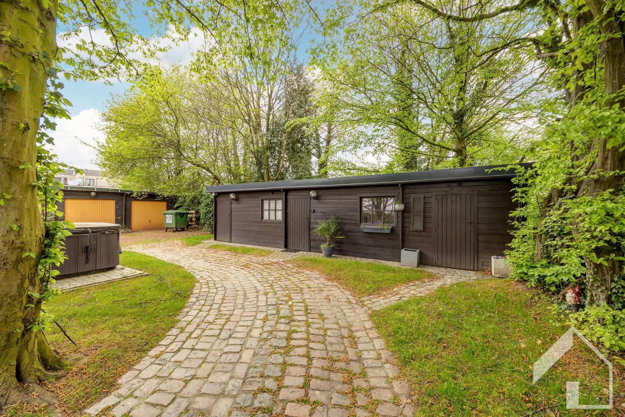 Instapklaar appartement met zwembad! foto 19