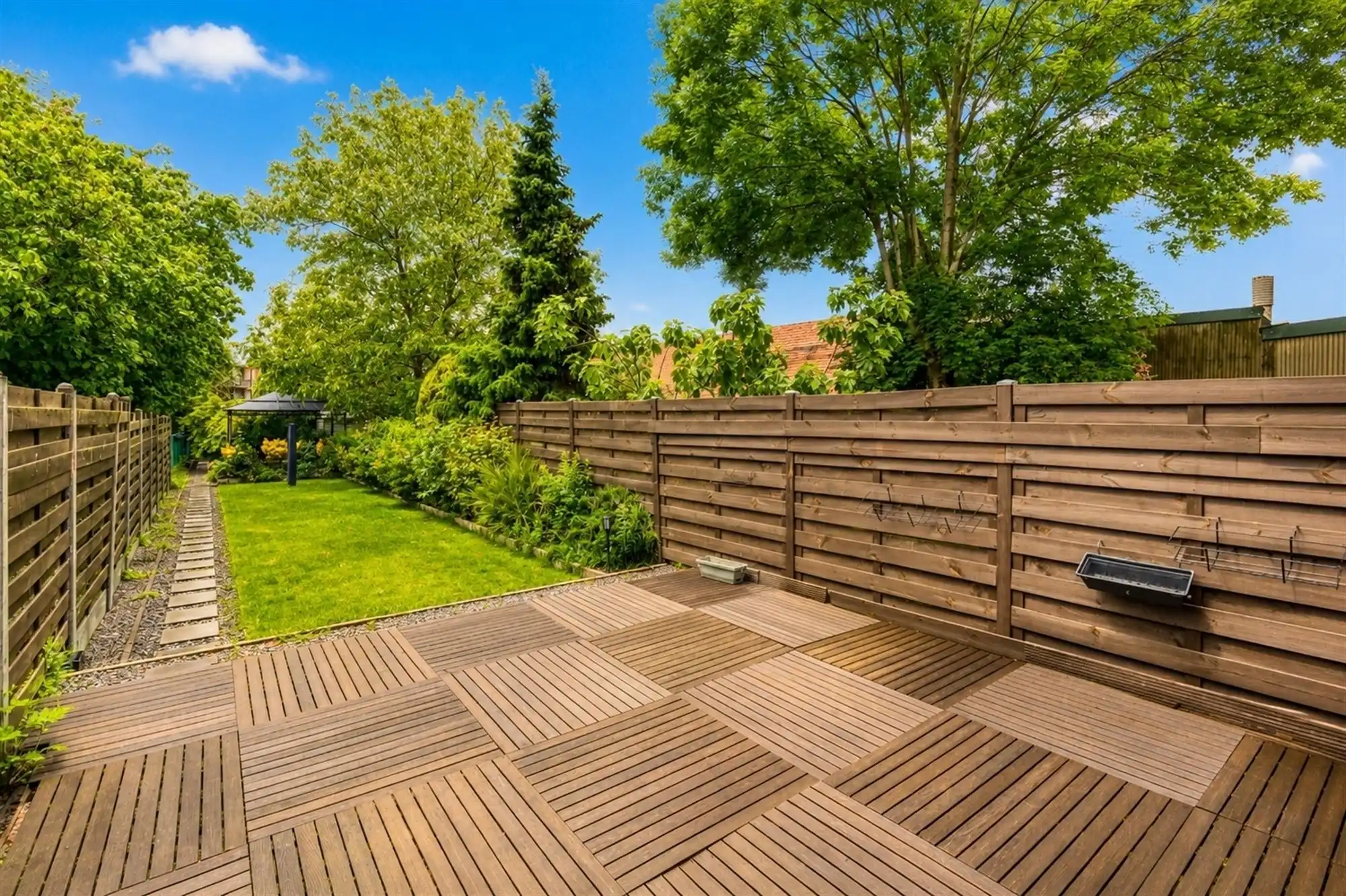 Instapklaar huis met grote tuin op centrale locatie in Borsbeek foto 2