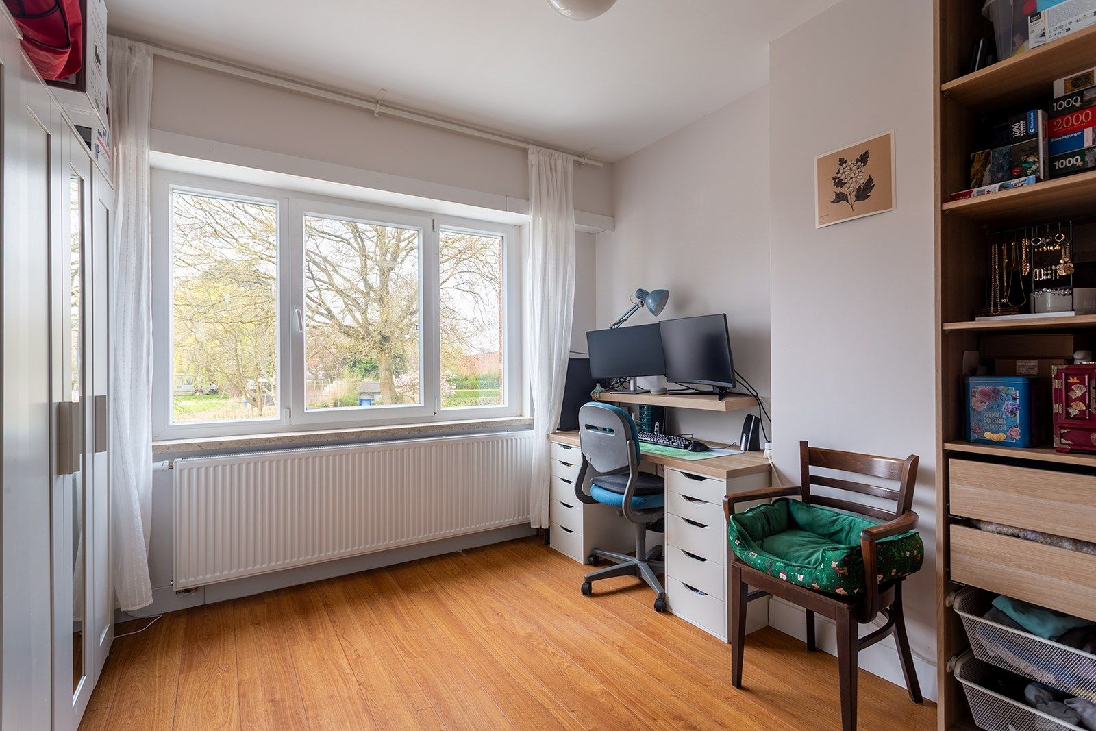 Ruime gerenoveerde, instapklare woning met 6 slaapkamers en drie badkamers foto 17
