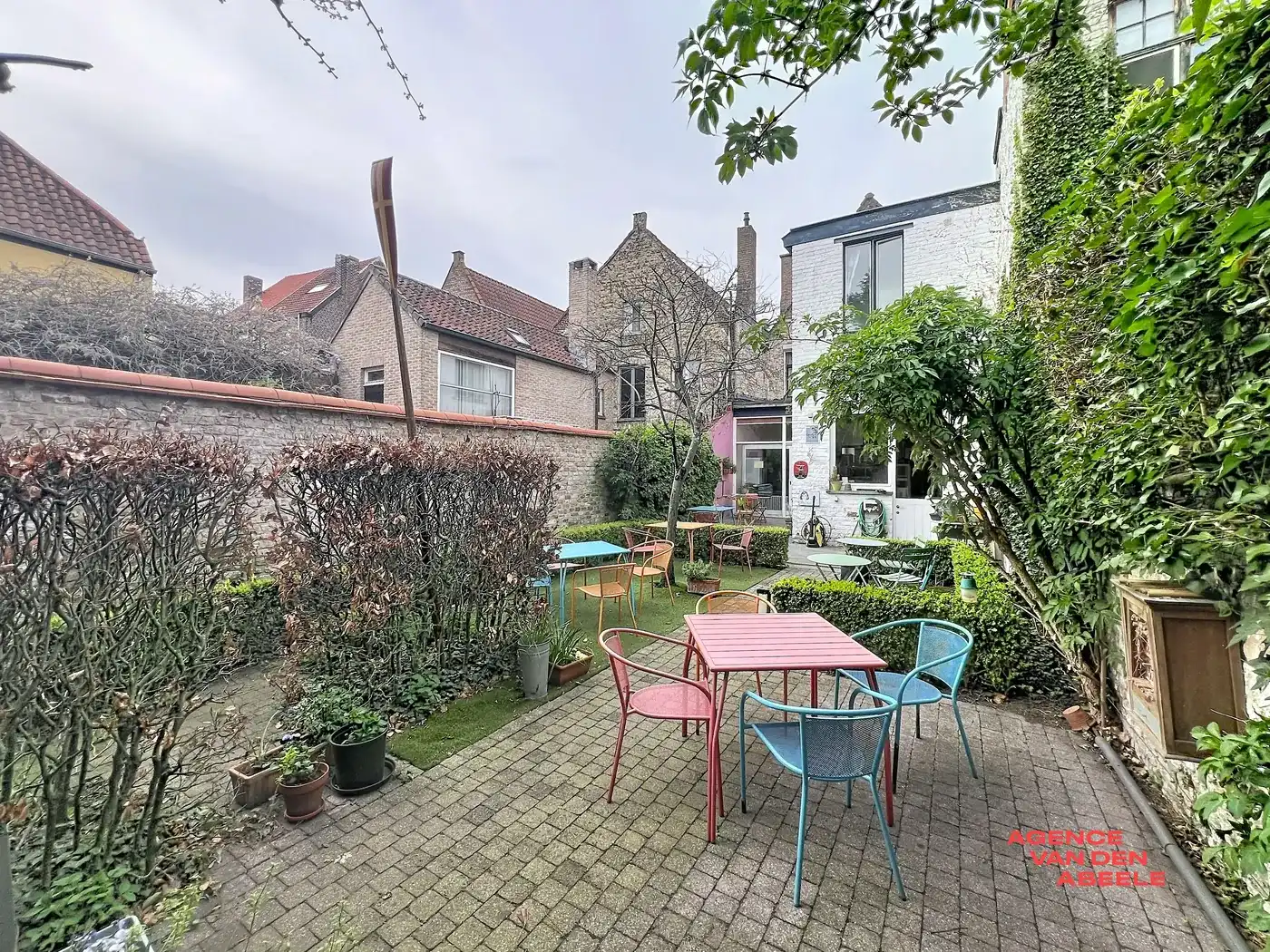 Centraal gelegen handelswoning met 4 slaapkamers en riante tuin  foto 25