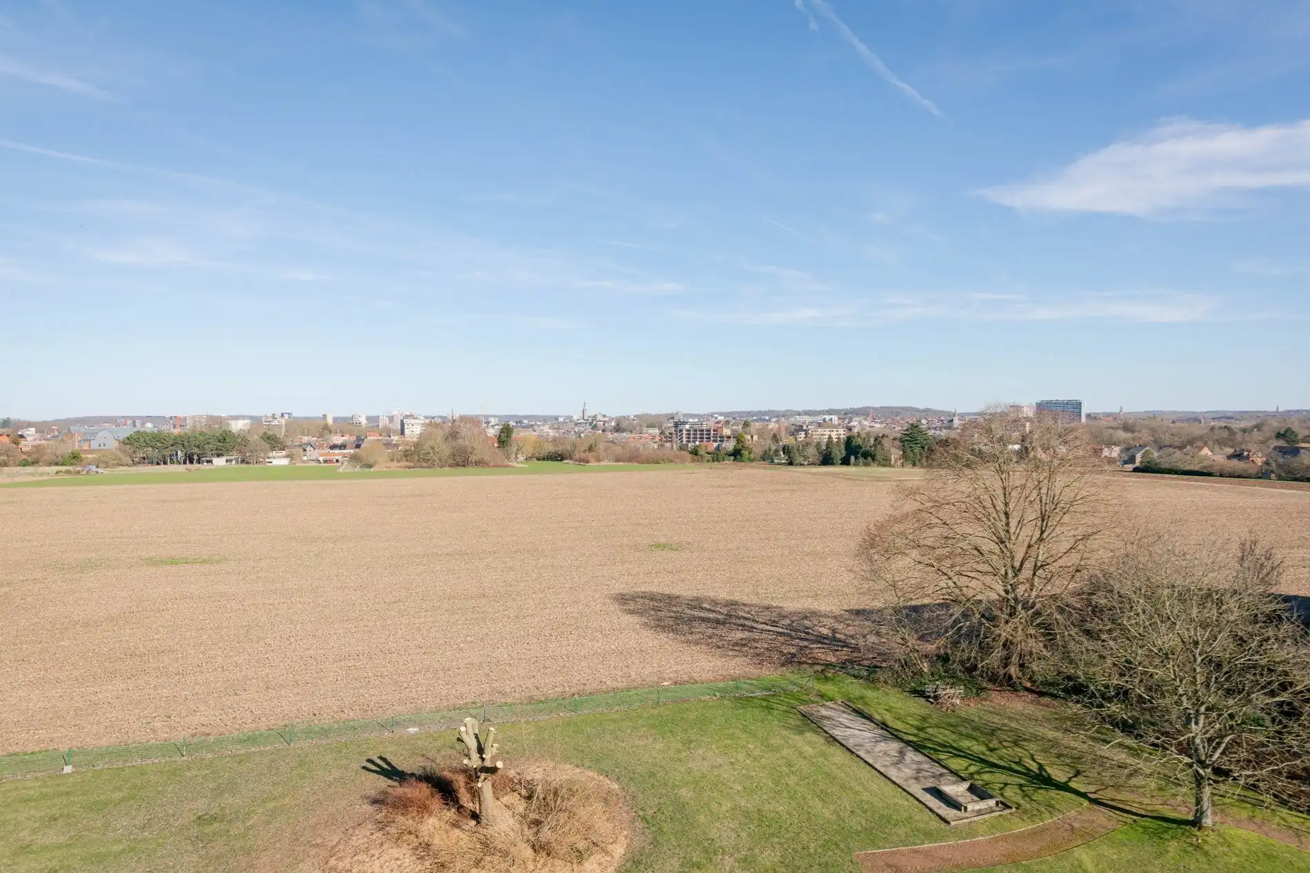 Lichtrijk appartement met panoramisch zicht foto 5