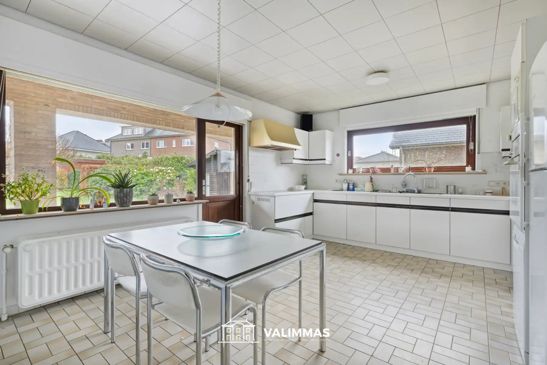 Ruime en zeer verzorgde villa met garage en mooie tuin... foto 8