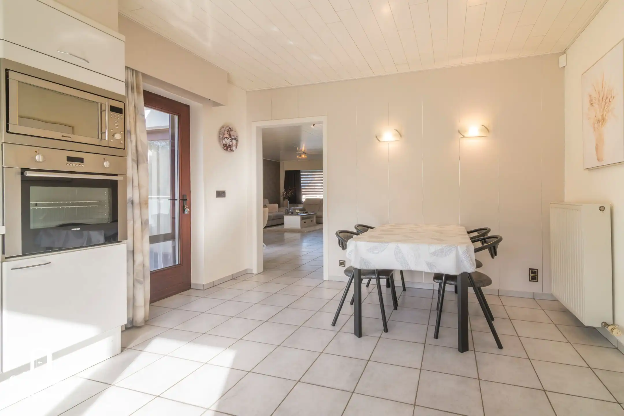 Ruime woning met multifunctionele kelder en prachtige tuin foto 12