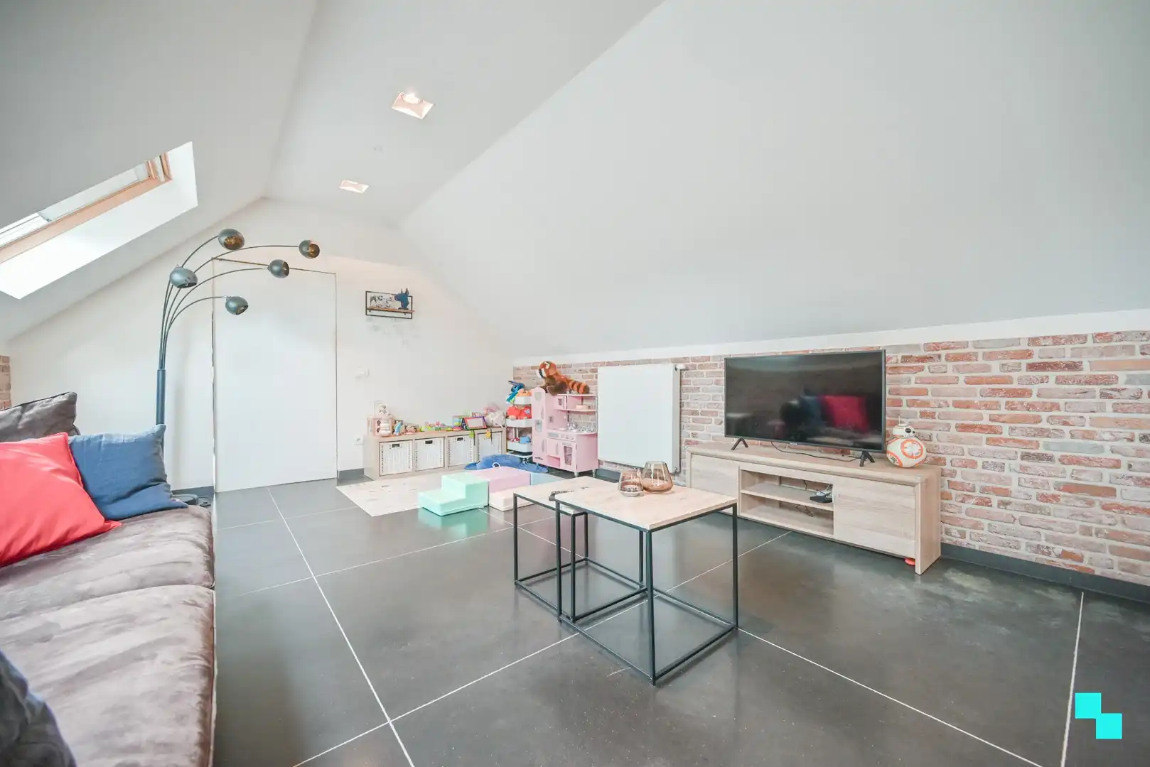 Compleet gerenoveerde ééngezinswoning met 3 slaapkamers en gezellige tuin foto 11