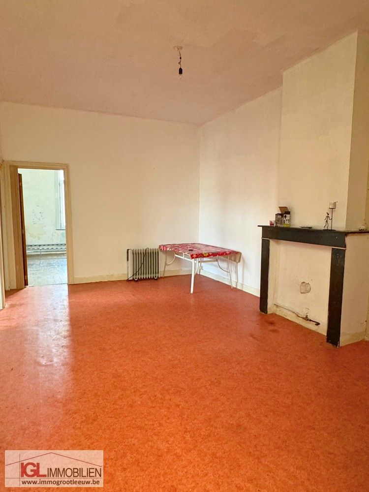 Handelsruimte met appartement te koop in Sint-Pieters-Leeuw foto 8