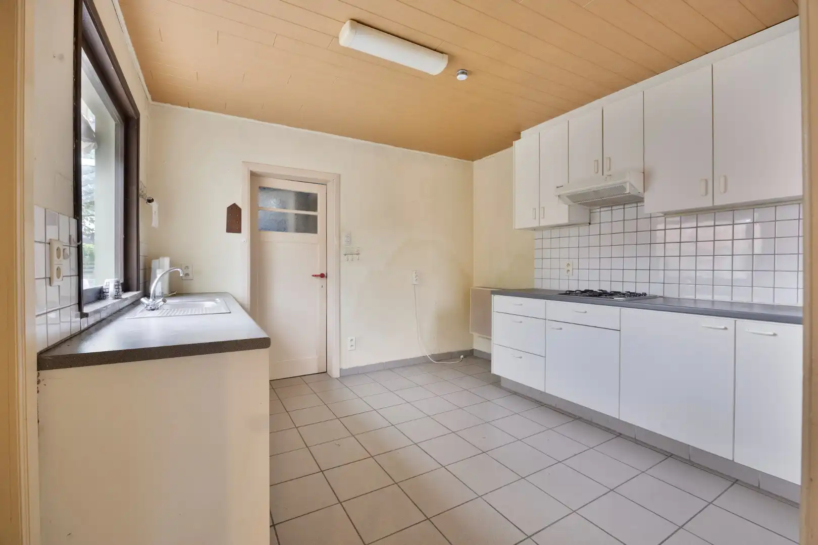 Te renoveren woning met 2 slpks op een perceel van 827 m² !  foto 8