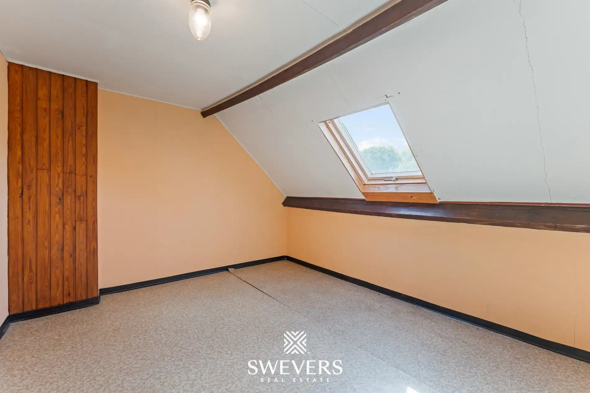 Te renoveren woning met grote tuin en 5 slaapkamers in Genk foto 25