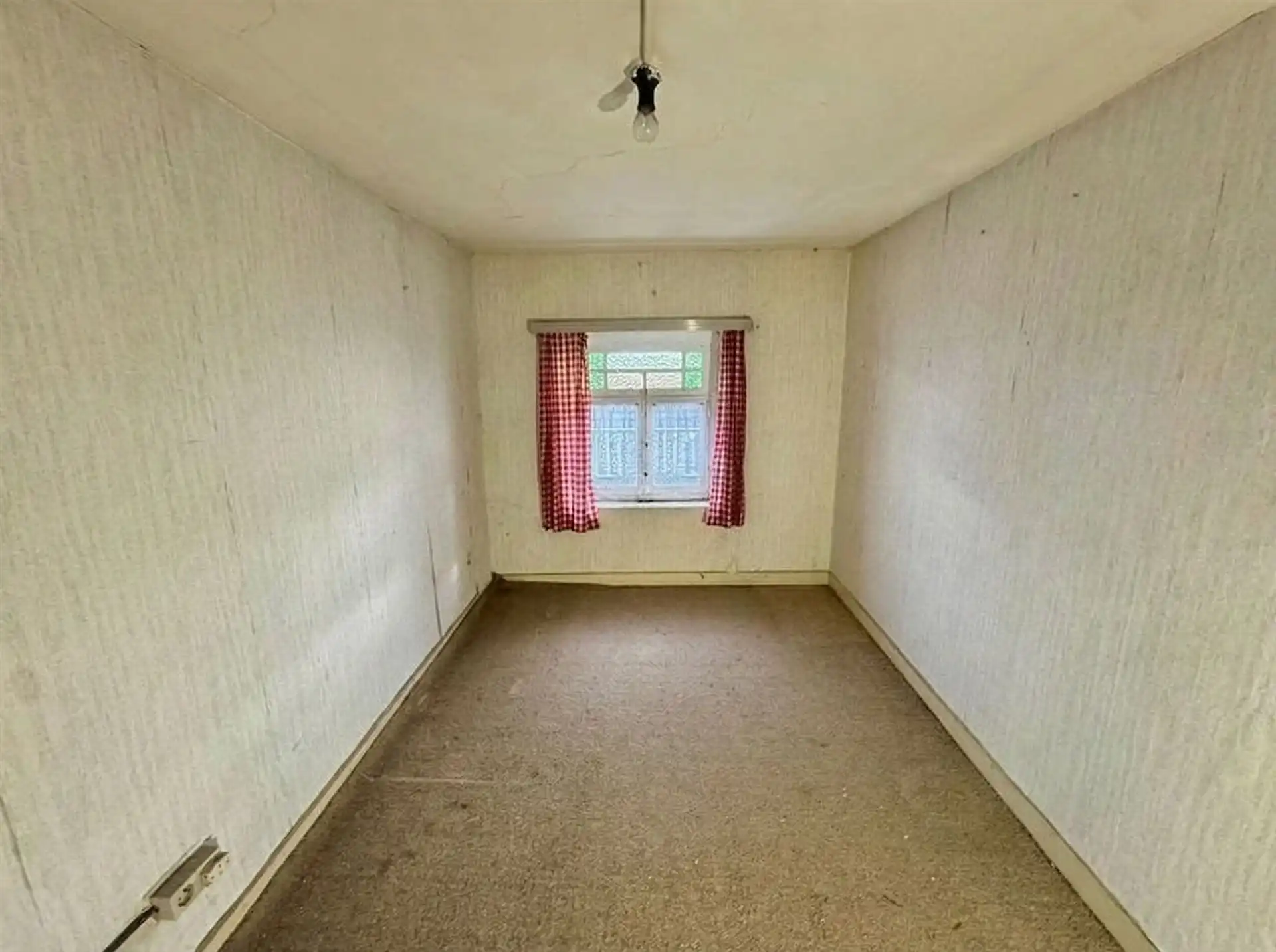 Te renoveren woning of sloop- en heropbouw op mooi perceel te Maasmechelen foto 10