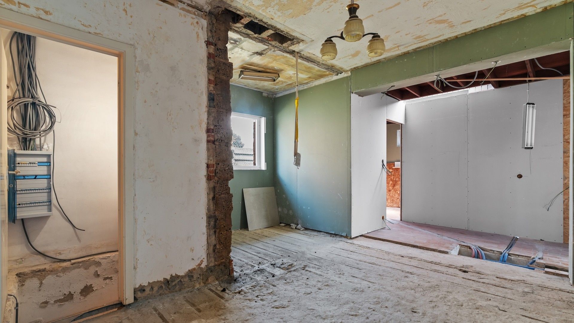 Te renoveren woning (O.B.) met 3 slaapkamers op 6a 48ca foto 17