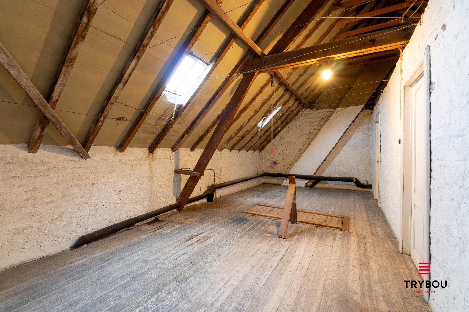 Authentieke hoeve met bijgebouwen op ruim perceel foto 15