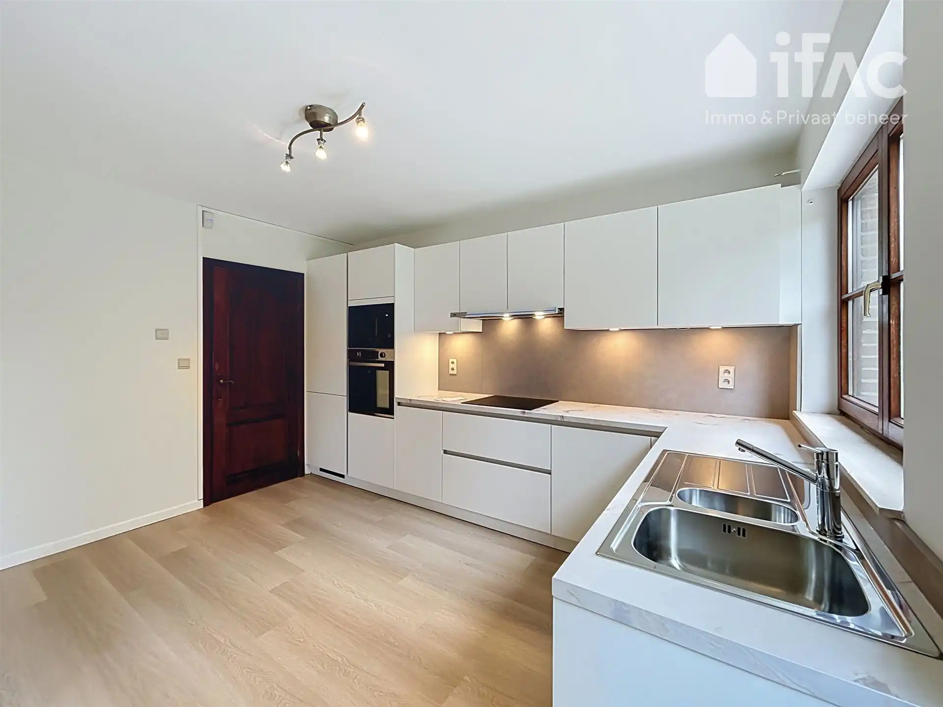 Ruime en gerenoveerde 5-Slaapkamer Villa met Tuin  foto 10