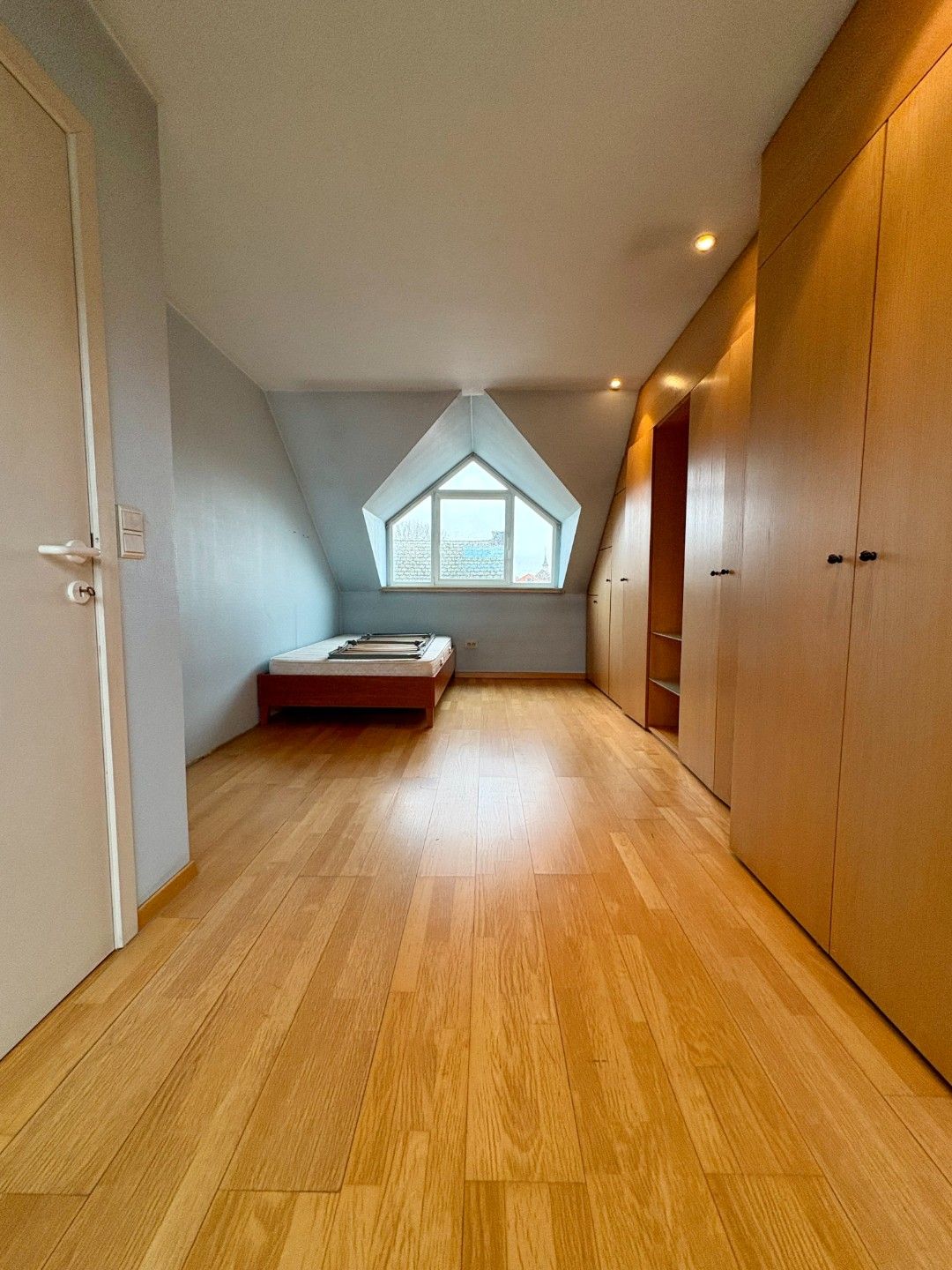 Lichtrijk duplex appartement met 3 slaapkamers en 2 badkamers in het charmante Outrijve (Avelgem)! foto 12