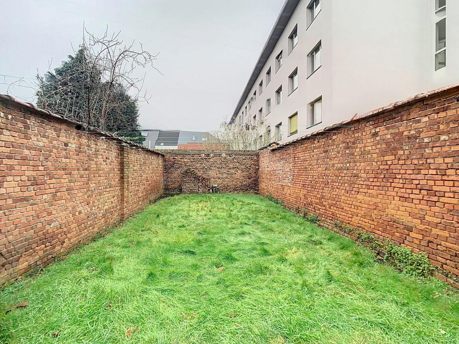 Centraal gelegen woning met charmante stadstuin én 4 SLPK! foto 14