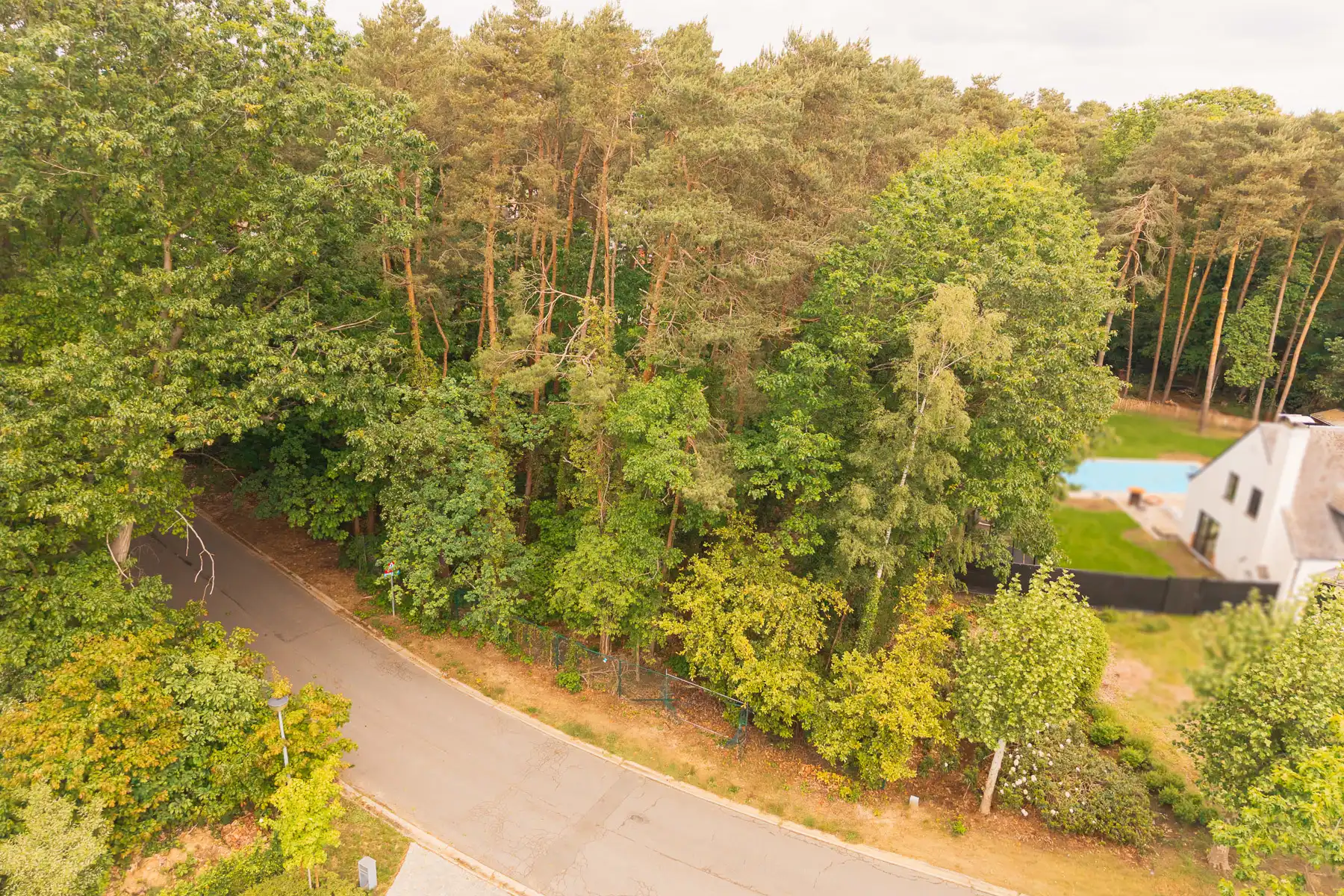Prachtig gelegen, residentiële villagrond van 26a 59ca foto {{pictureIndex}}