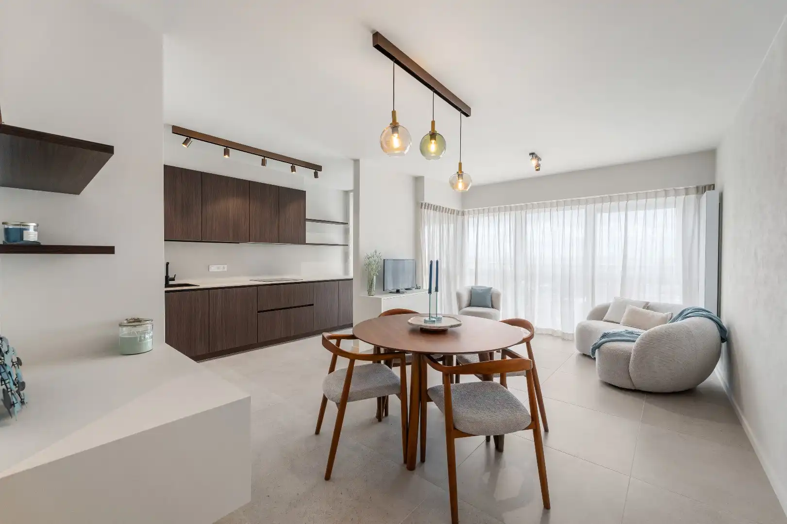 Volledig gerenoveerd appartement - achterkant Zeedijk foto 2