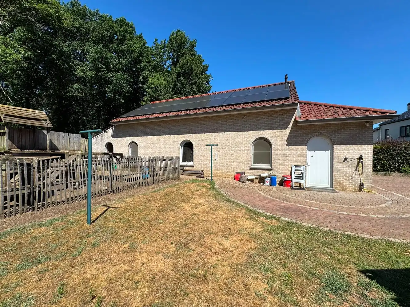 Villa met zwembad en bijgebouw foto 28