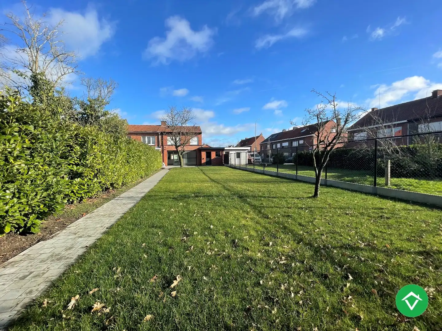 Ruime, gerenoveerde woning met twee slaapkamers te Roeselare foto 10