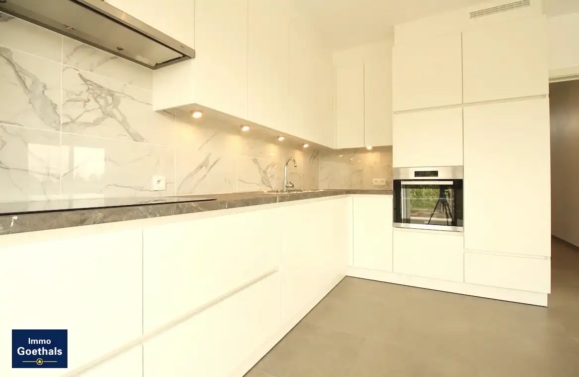 Ruime en recente pastoriewoning te huur in Zulte-Machelen foto 8