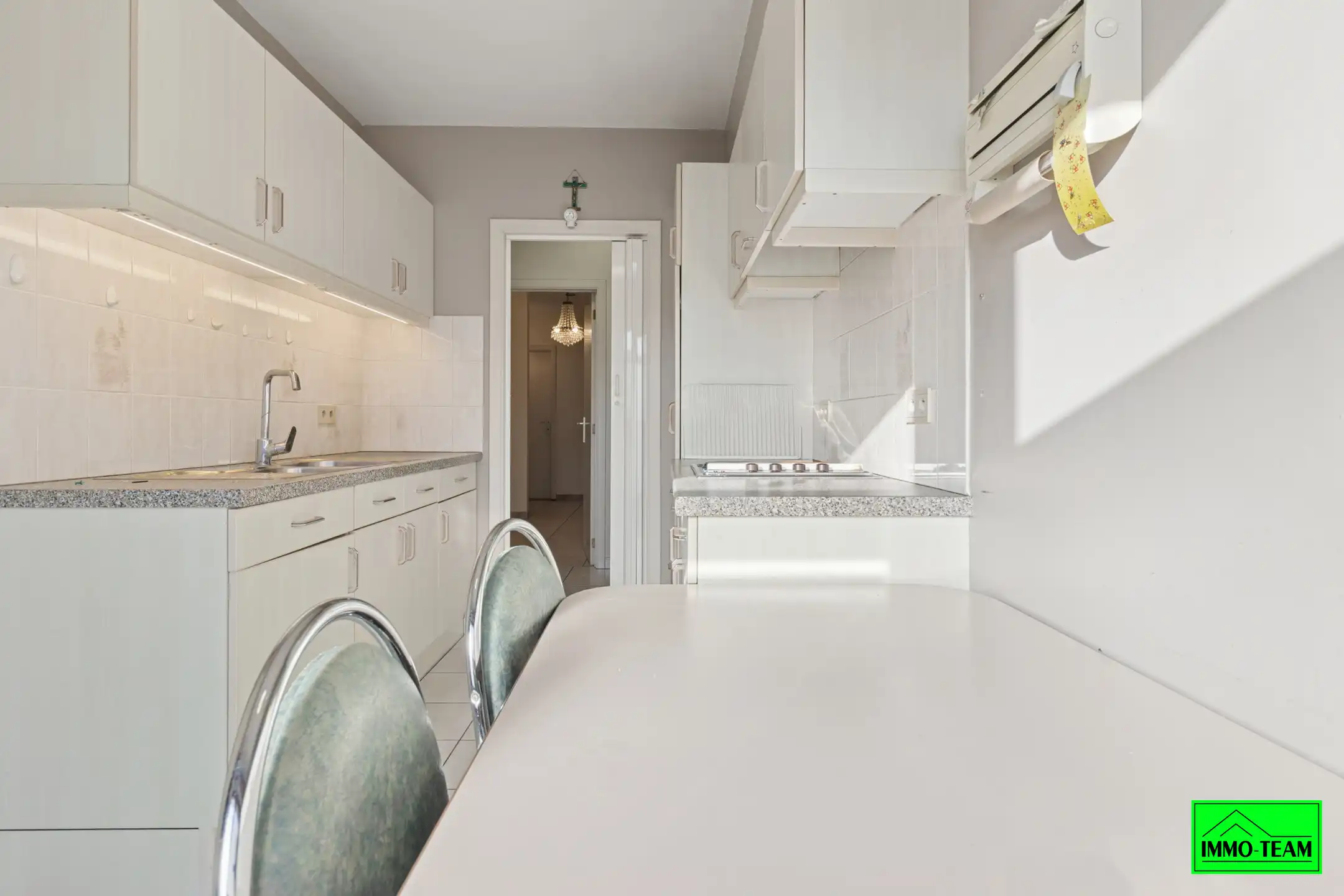 Ruim gelijkvloers appartement met garage foto 8