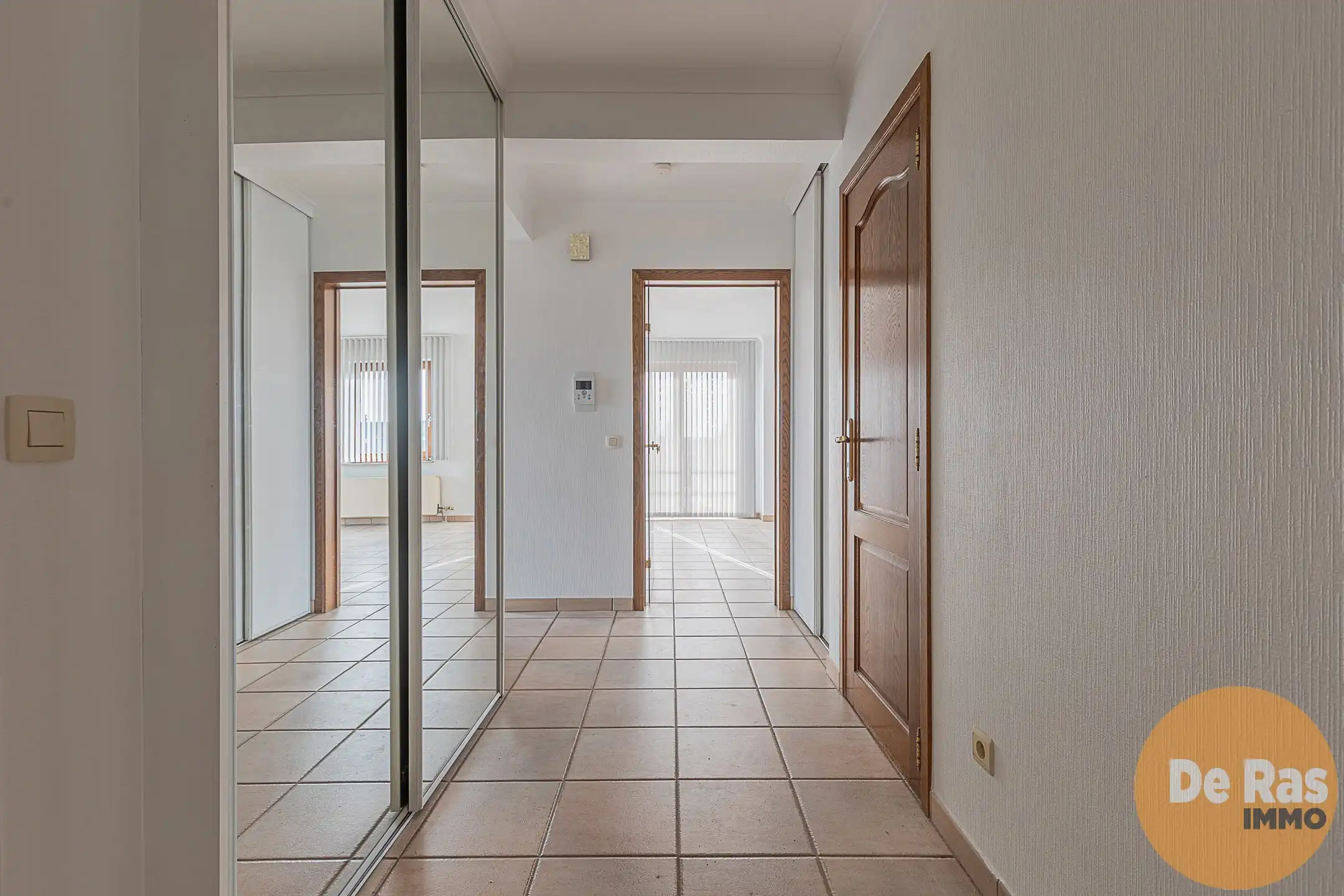 NINOVE - instapklaar ruim appartement op centrale ligging foto 2