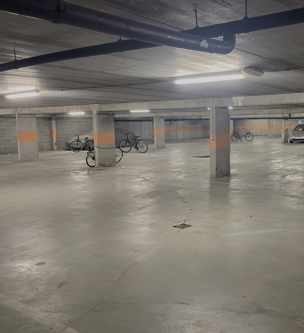 Lichtrijk appartement met 2 slaapkamers en ondergrondse parkeerplaats. foto 10