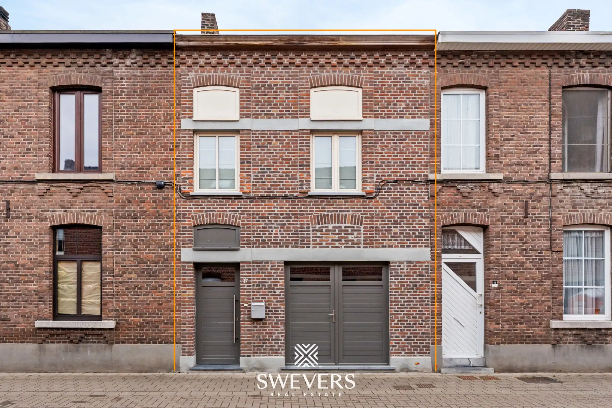 Karaktervolle stadswoning (4 slpk) met zonnige tuin in hartje Hasselt foto {{pictureIndex}}
