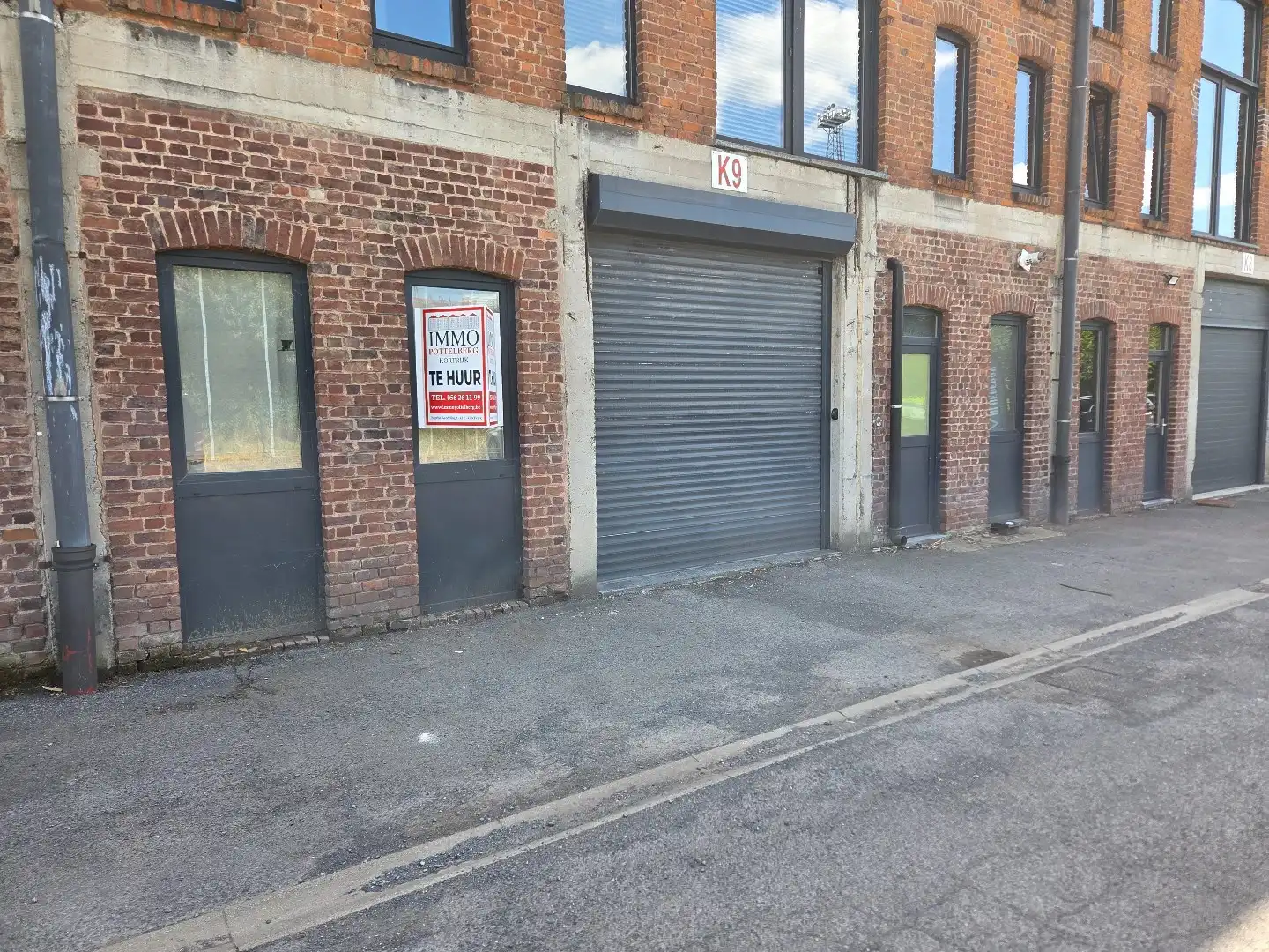 Magazijn van 220m² op commercieel centrum Pottelberg foto 15