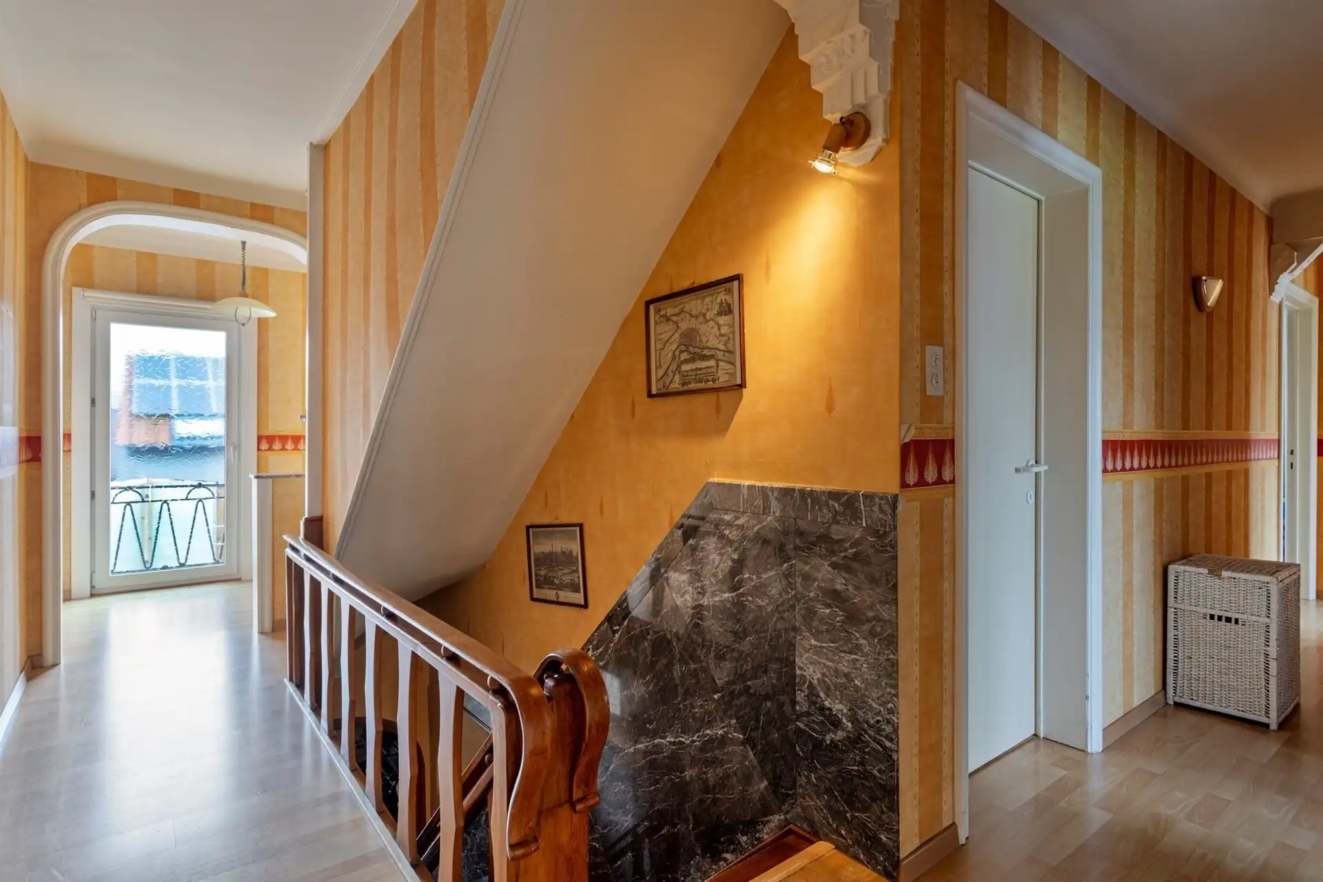 Woning met handelsruimte op commerciële topligging te Mazenzele foto 9