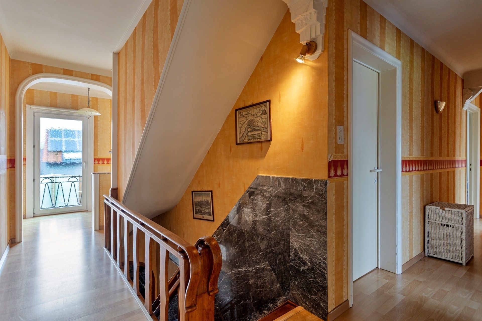 Woning met handelsruimte op commerciële topligging te Mazenzele foto 9