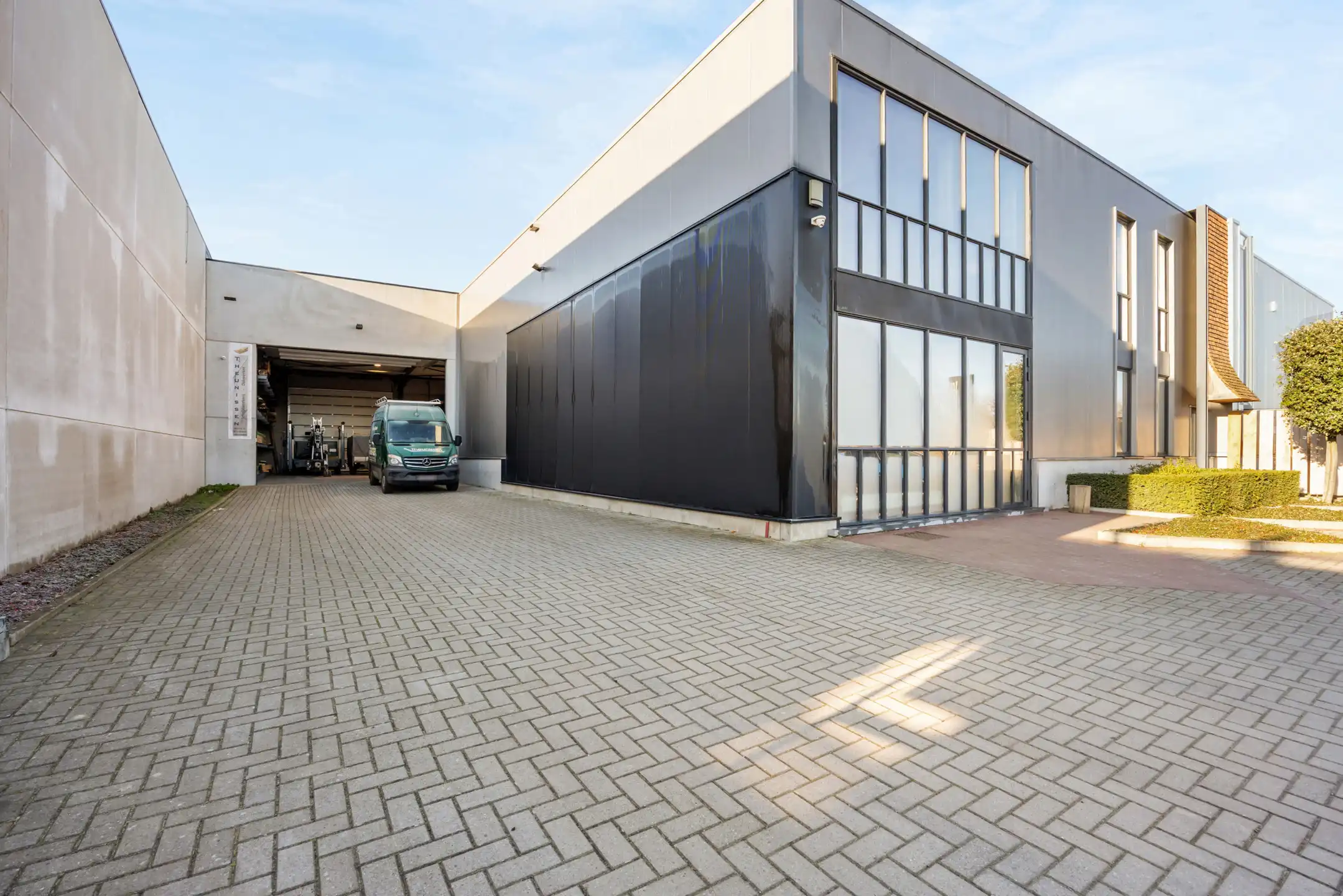 Loods met stijlvolle kantoorruimte te Riemst foto 24